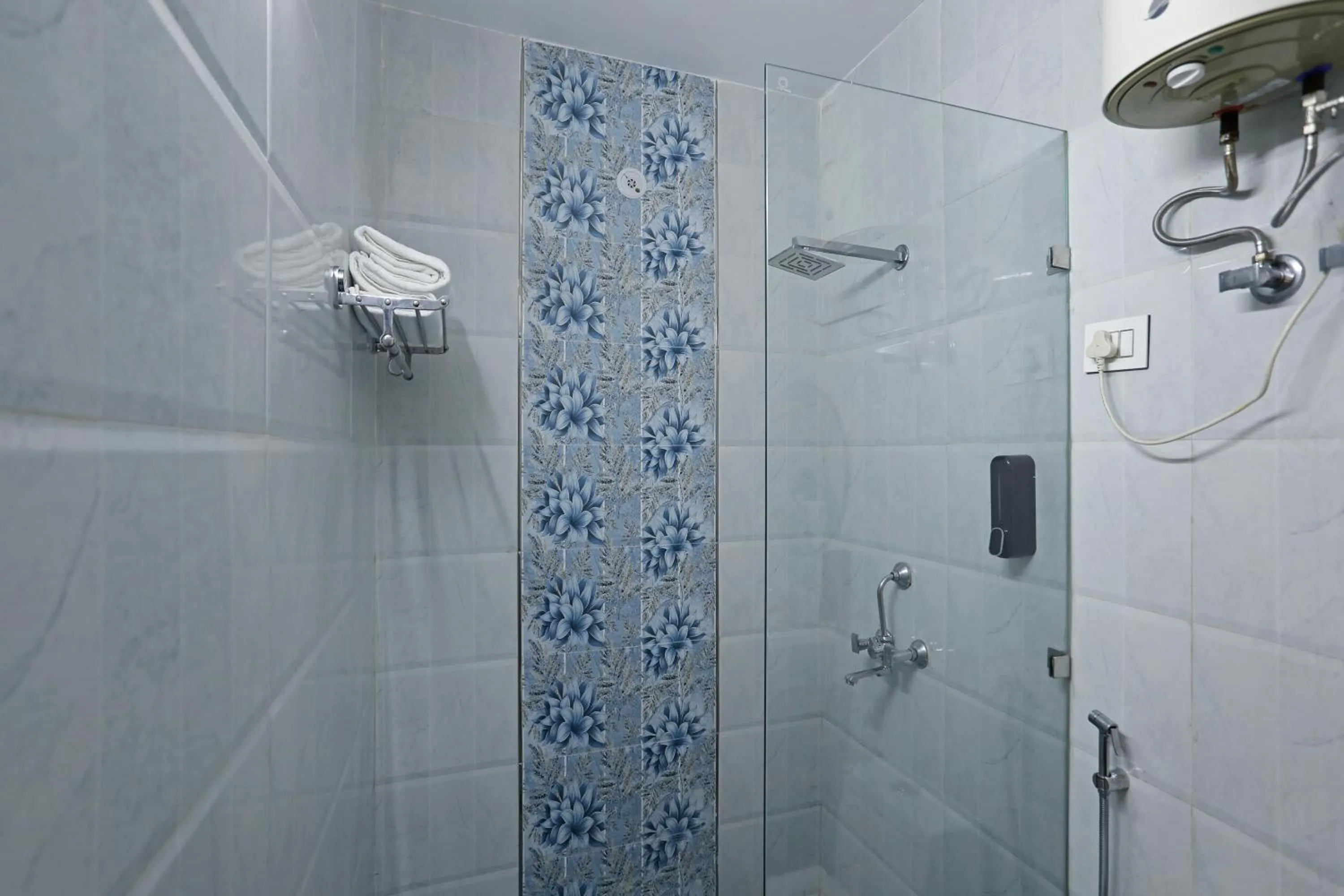 Shower in Gallivanto Inn