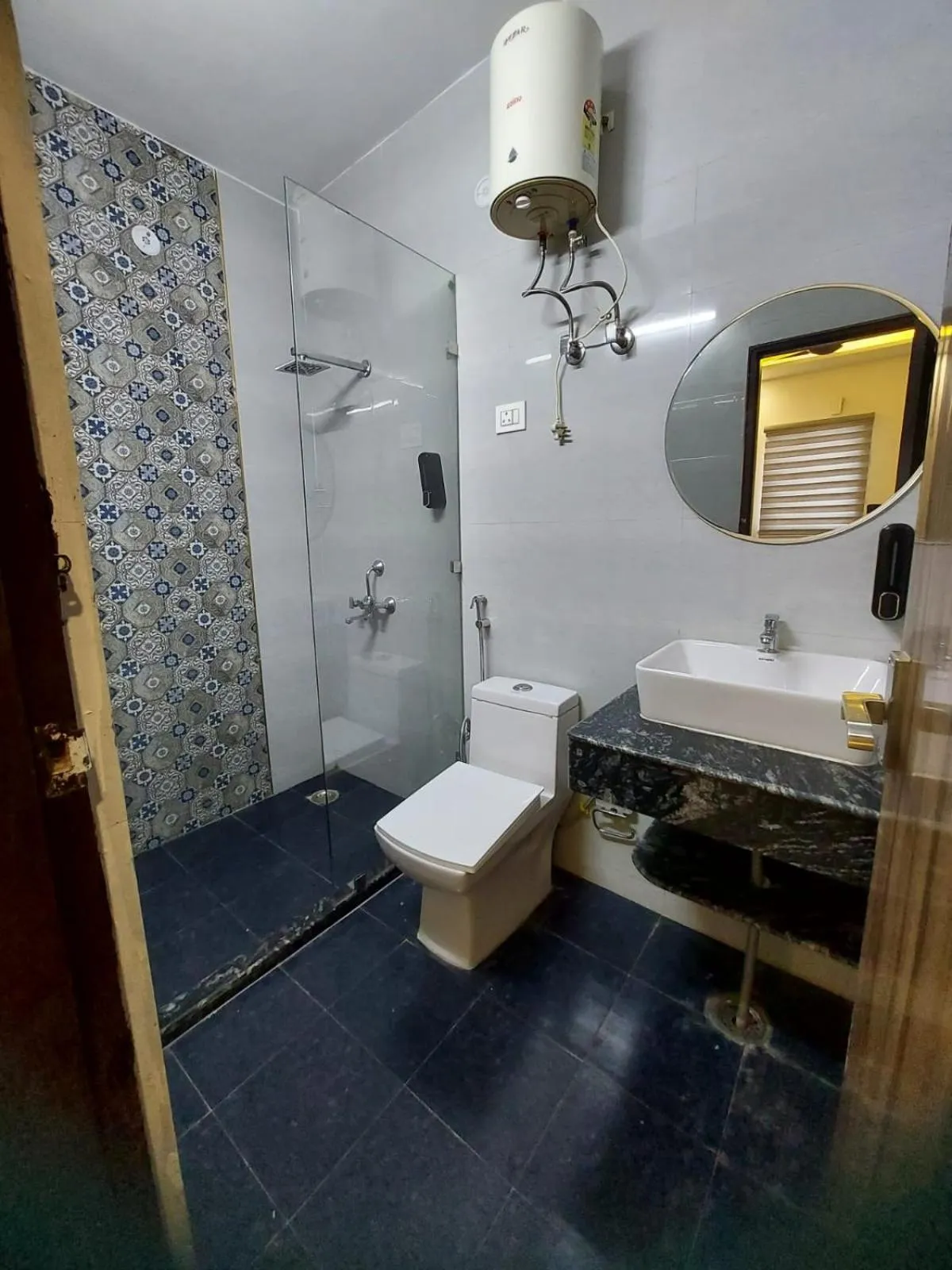 Shower in Gallivanto Inn