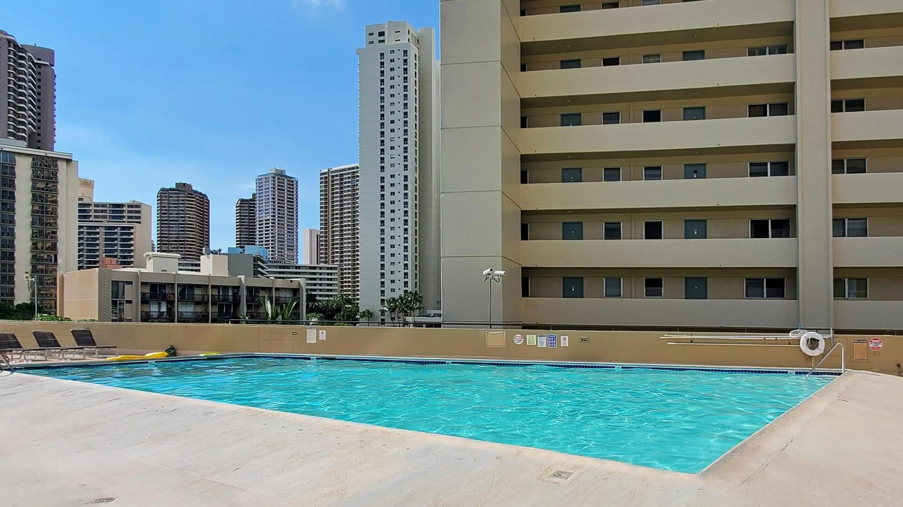 Waikiki beach modern studio No resort fee Best location