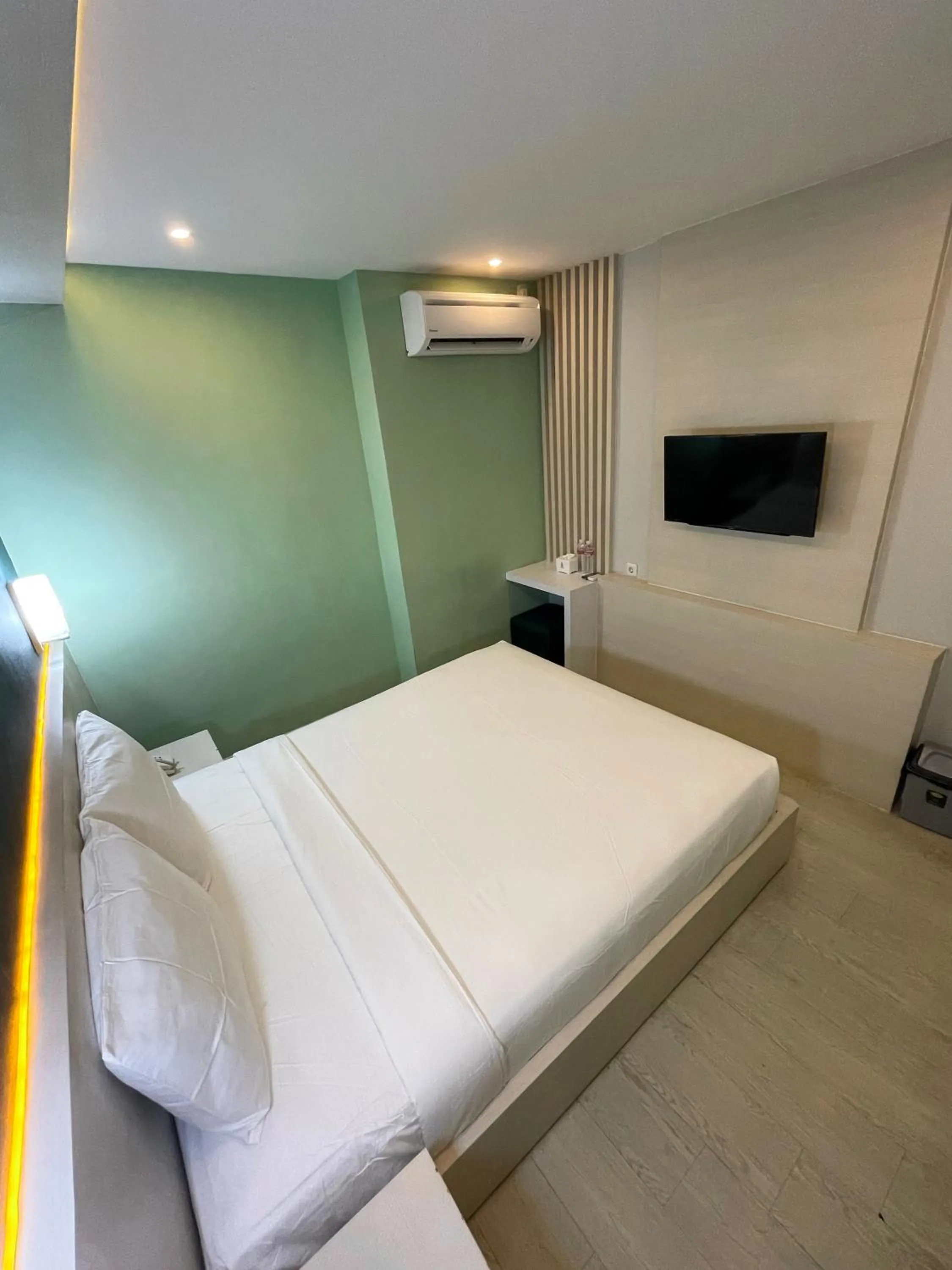 TV and multimedia, Bed in LEAF HoteL