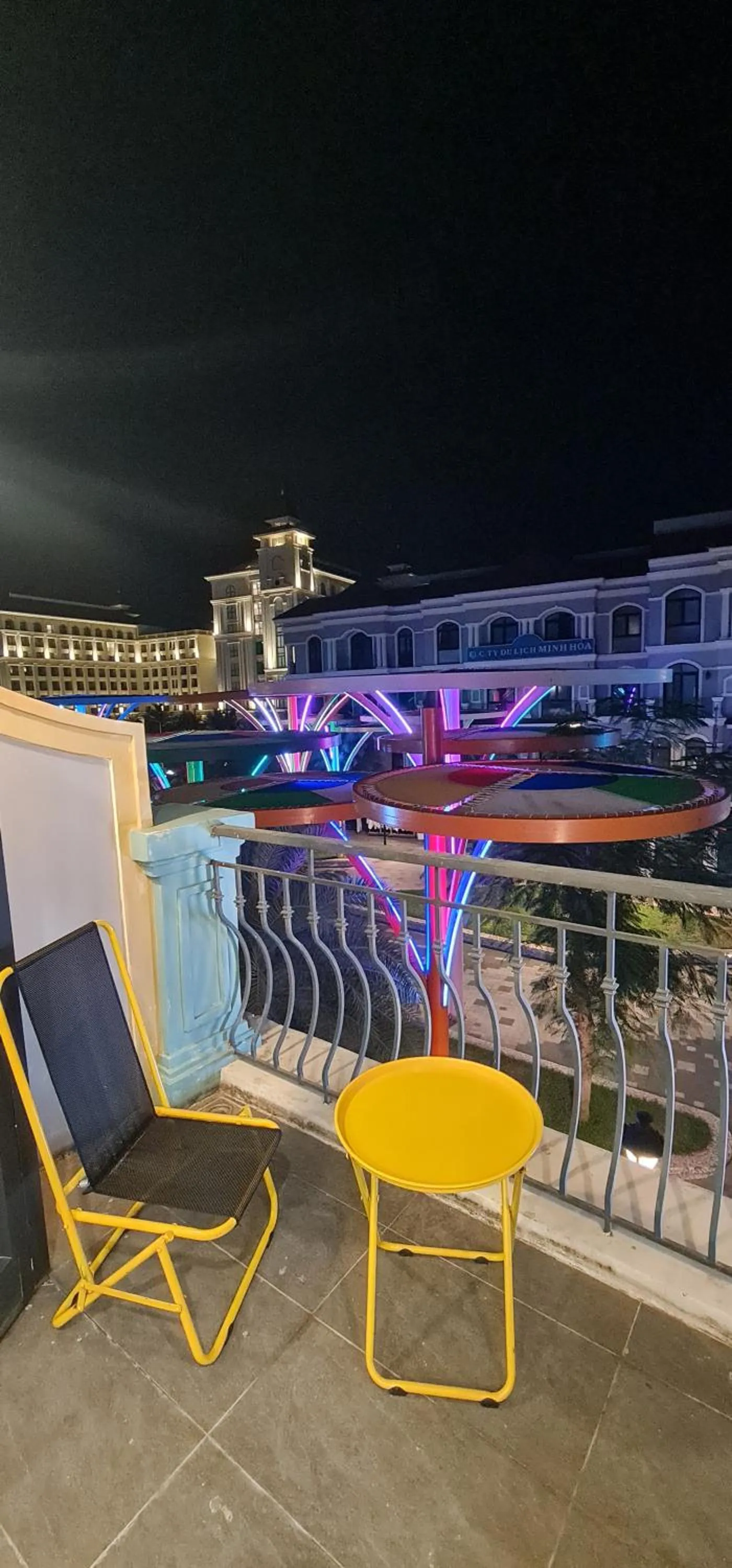 BREAKING DAWN- TAEYANG Hotel Phú Quốc