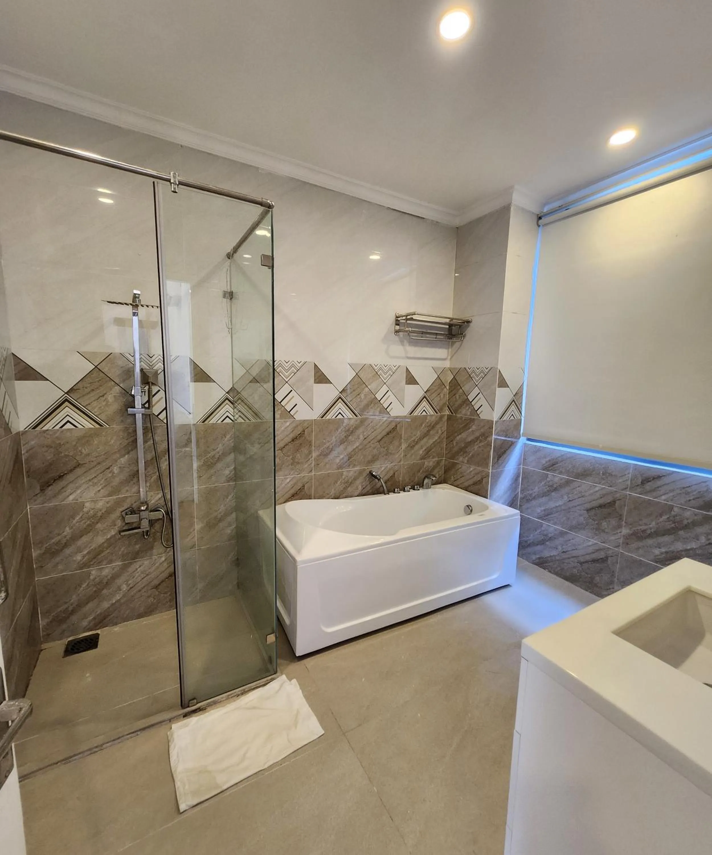Shower in BREAKING DAWN- TAEYANG Hotel Phú Quốc