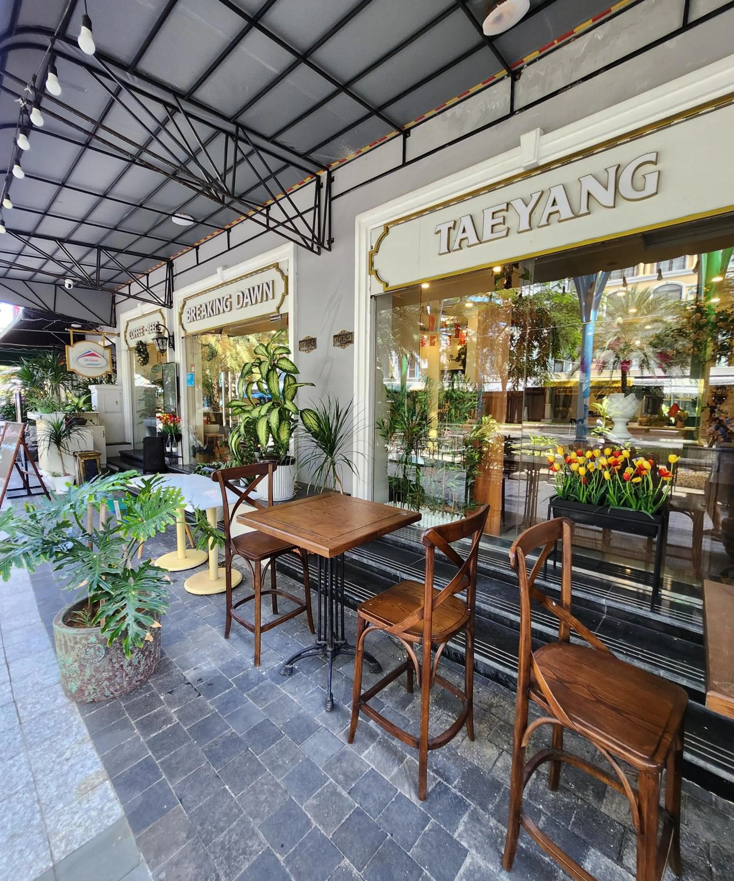 Restaurant/places to eat in BREAKING DAWN- TAEYANG Hotel Phú Quốc