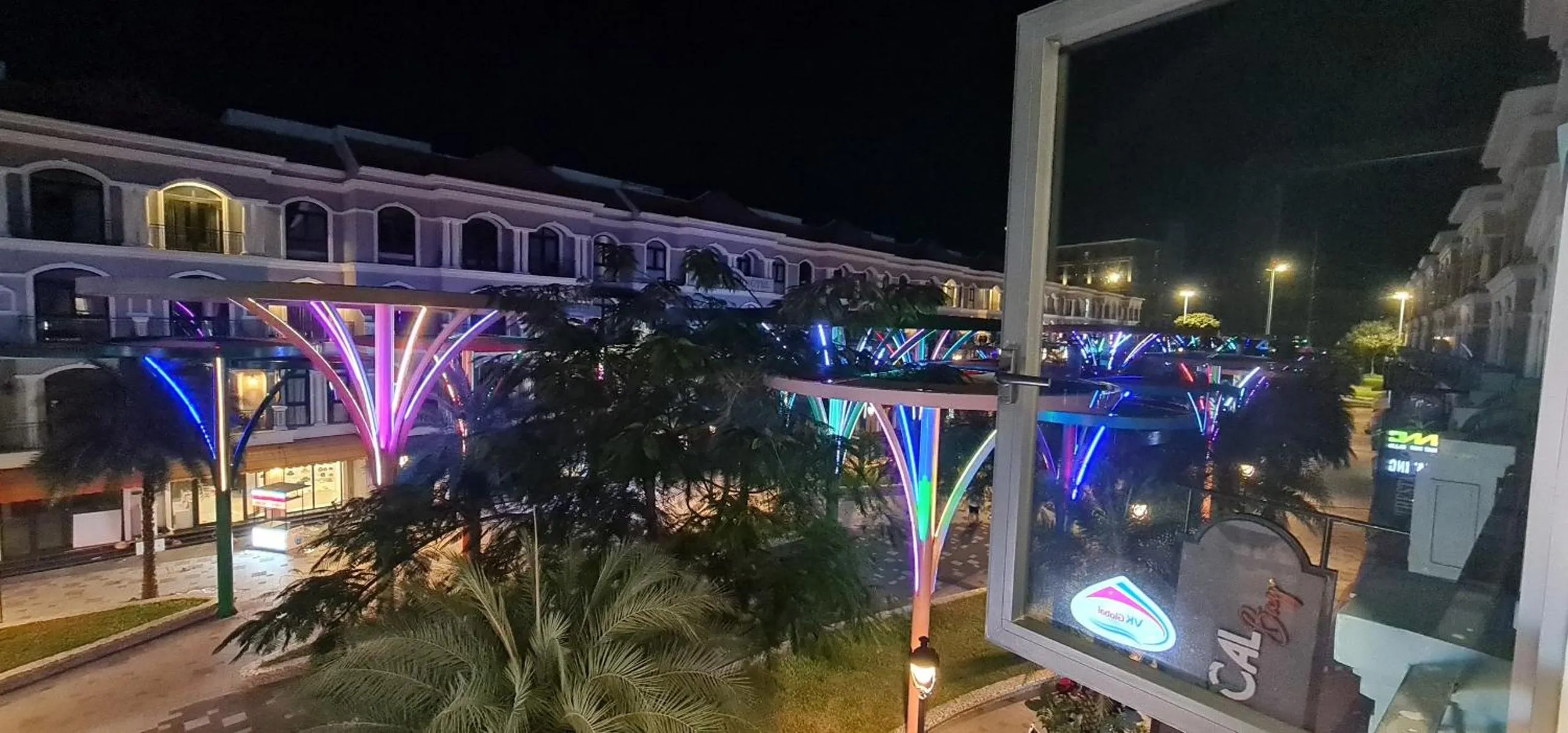 BREAKING DAWN- TAEYANG Hotel Phú Quốc