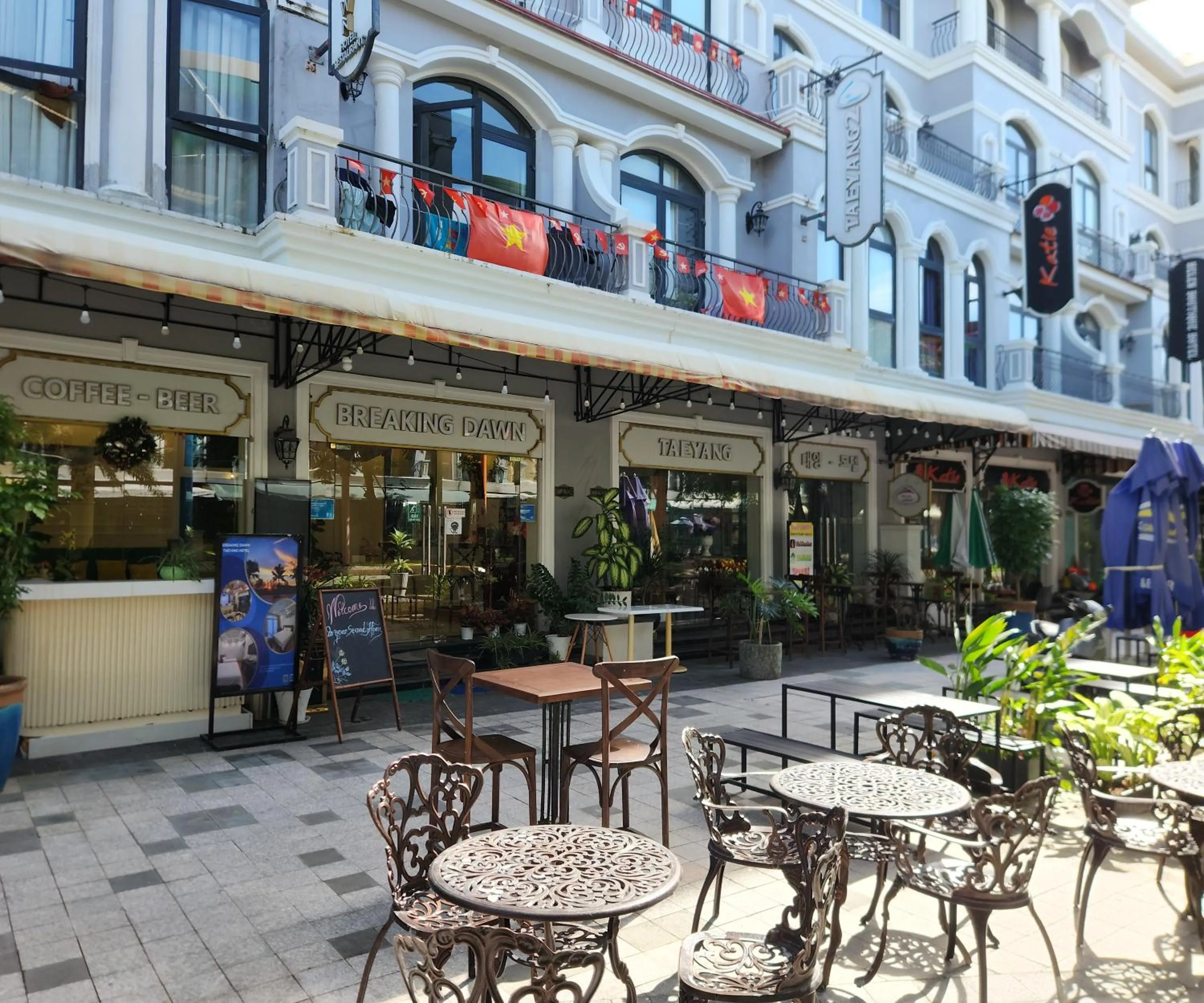 BREAKING DAWN- TAEYANG Hotel Phú Quốc