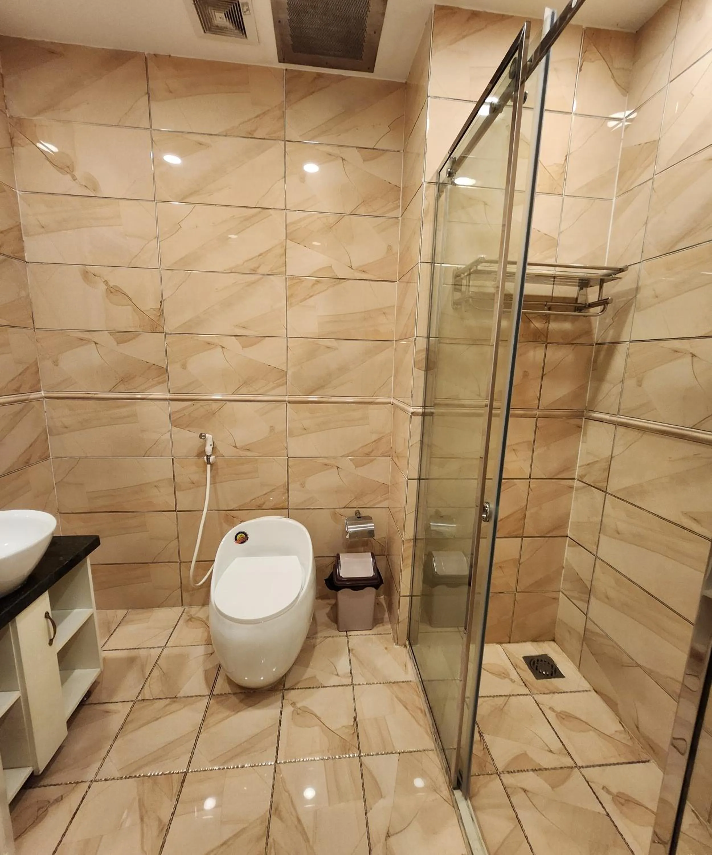 Shower in BREAKING DAWN- TAEYANG Hotel Phú Quốc