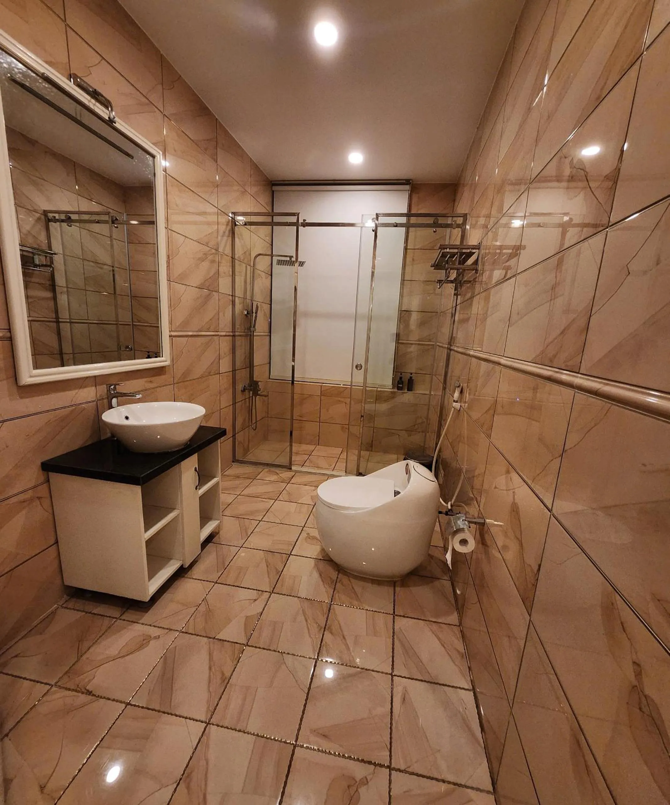 Shower in BREAKING DAWN- TAEYANG Hotel Phú Quốc