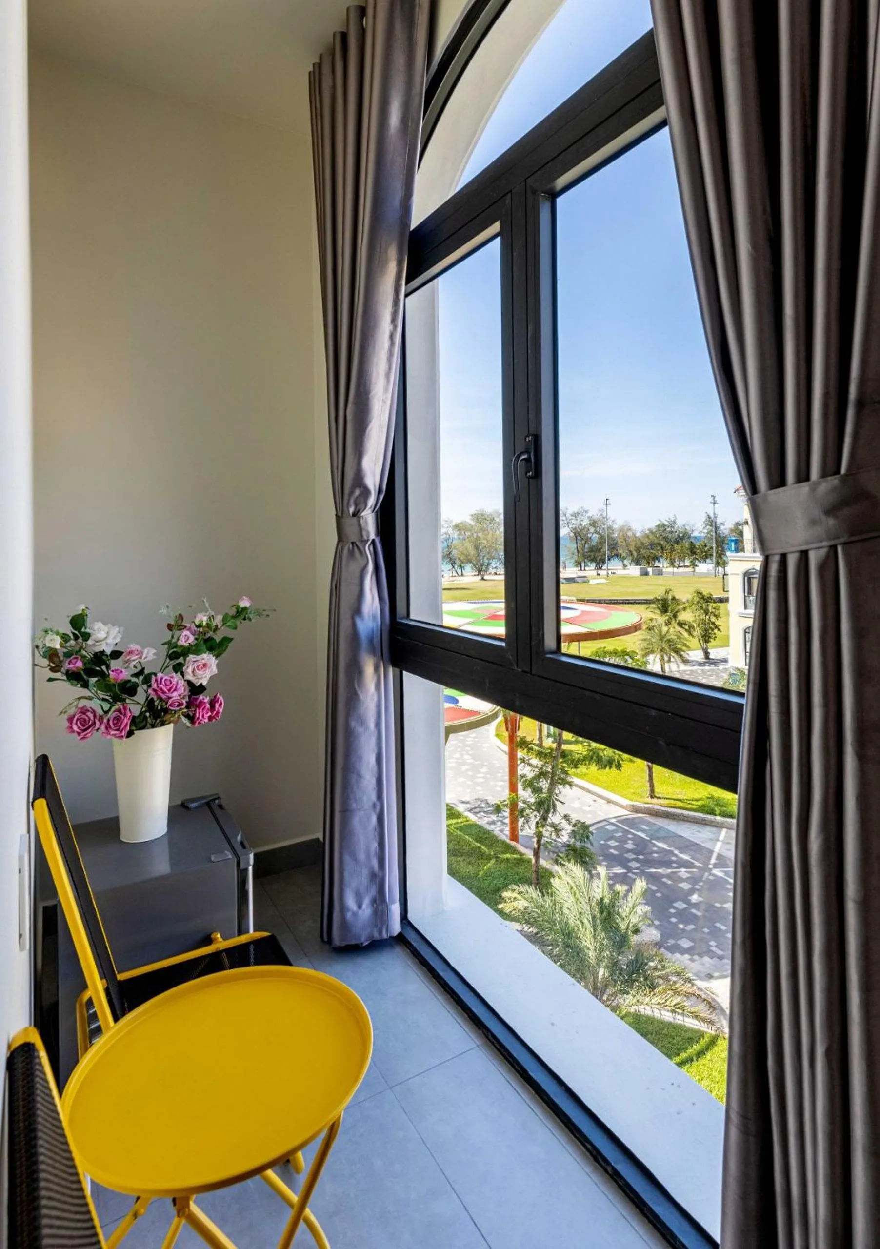 BREAKING DAWN- TAEYANG Hotel Phú Quốc