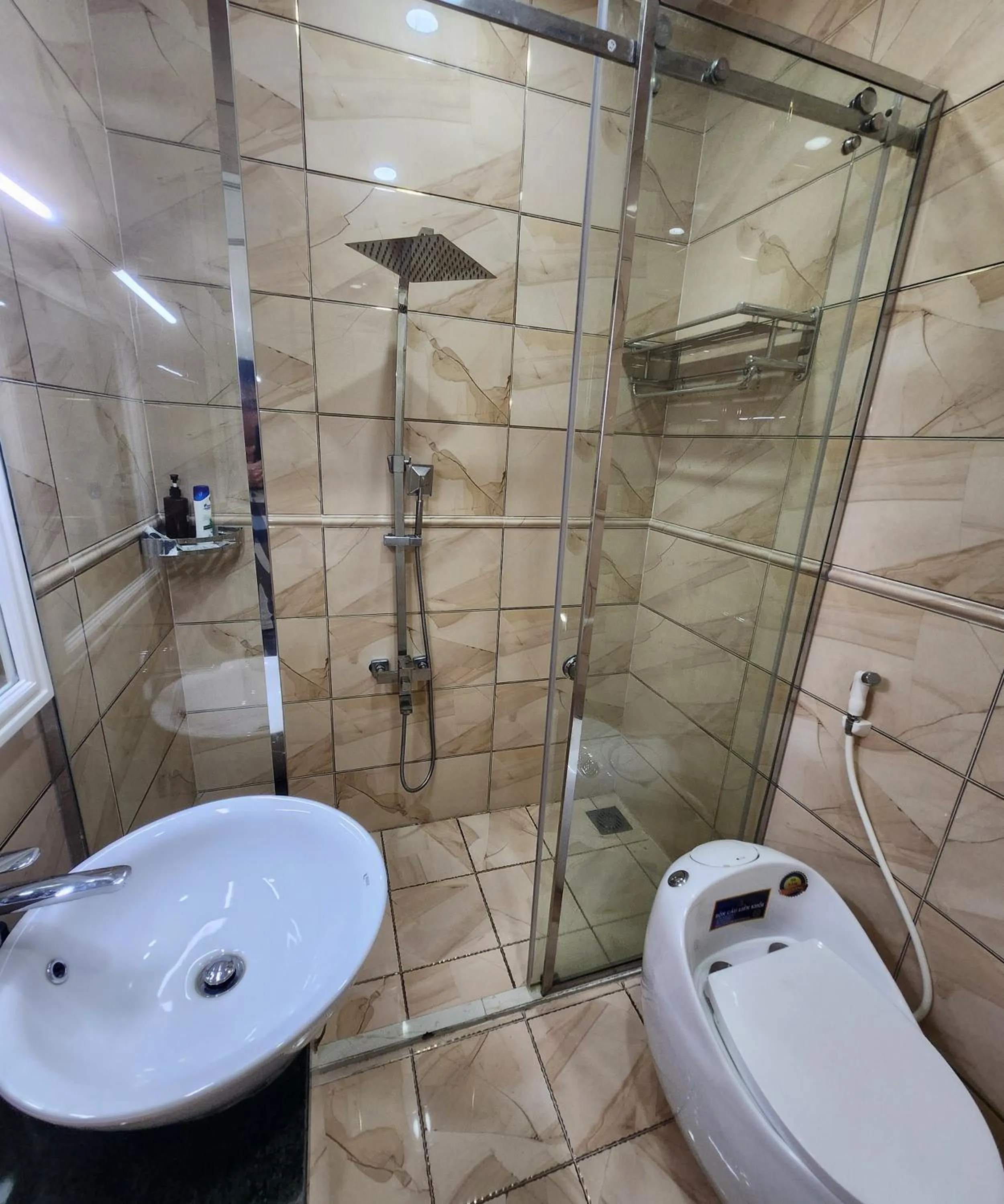 Shower in BREAKING DAWN- TAEYANG Hotel Phú Quốc