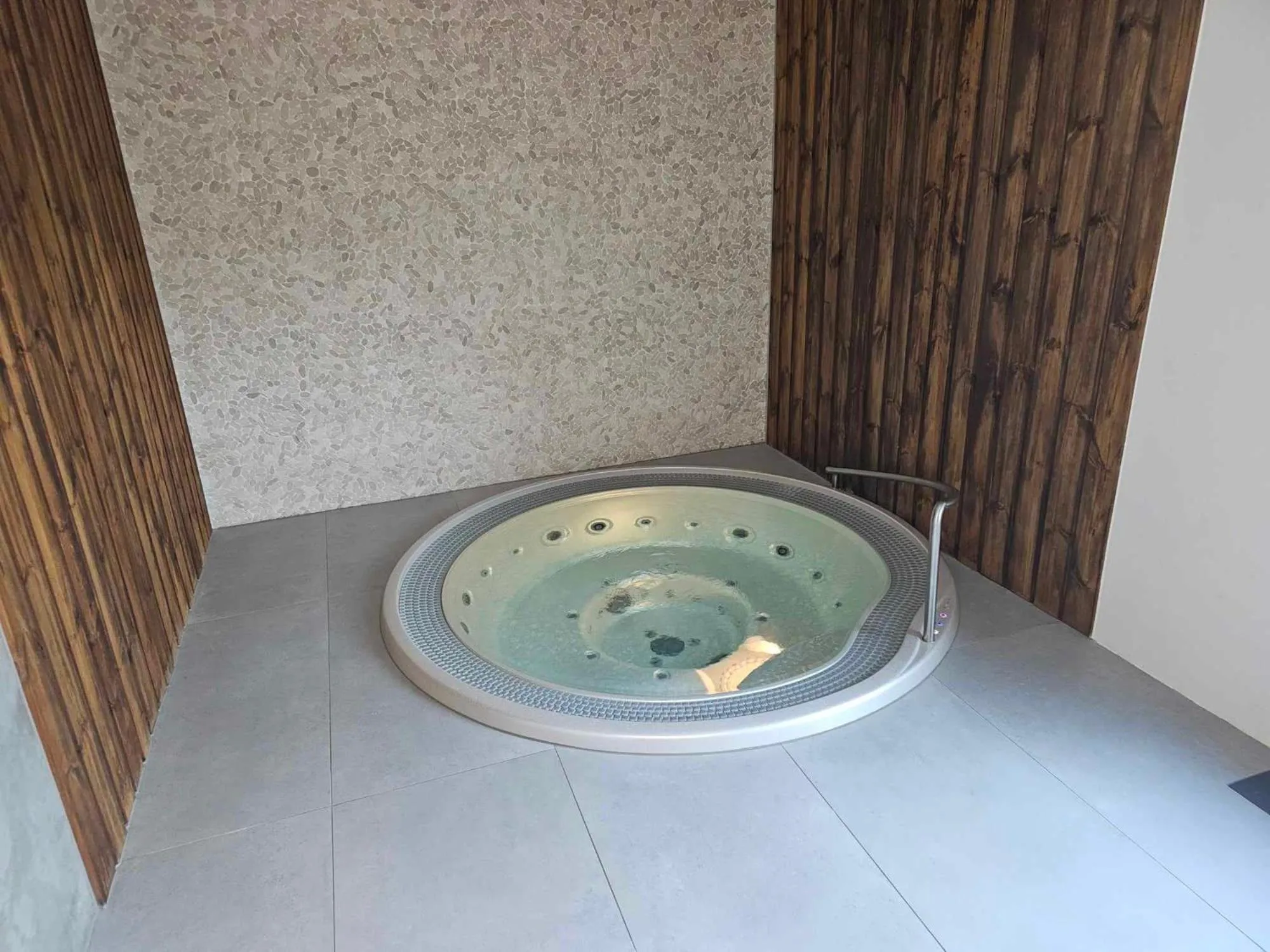 Hot Tub in Four Winds