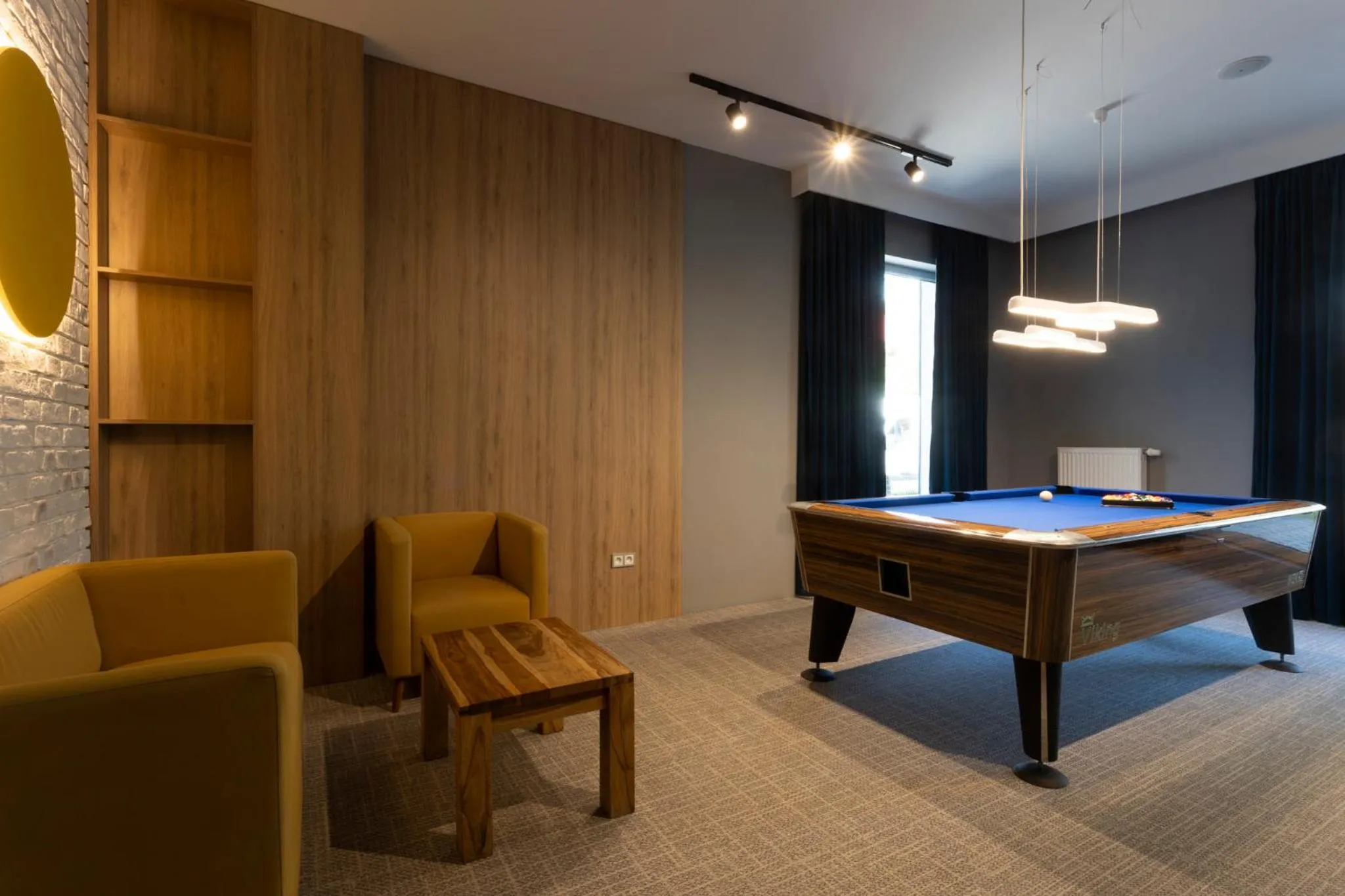 Billiard in Four Winds