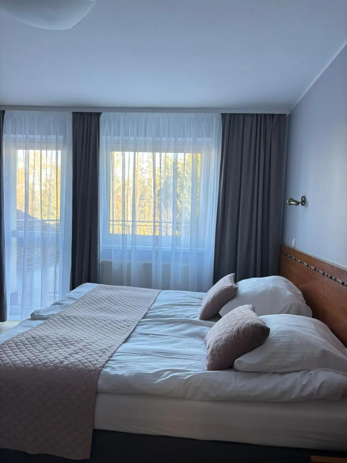 Bed in Monali