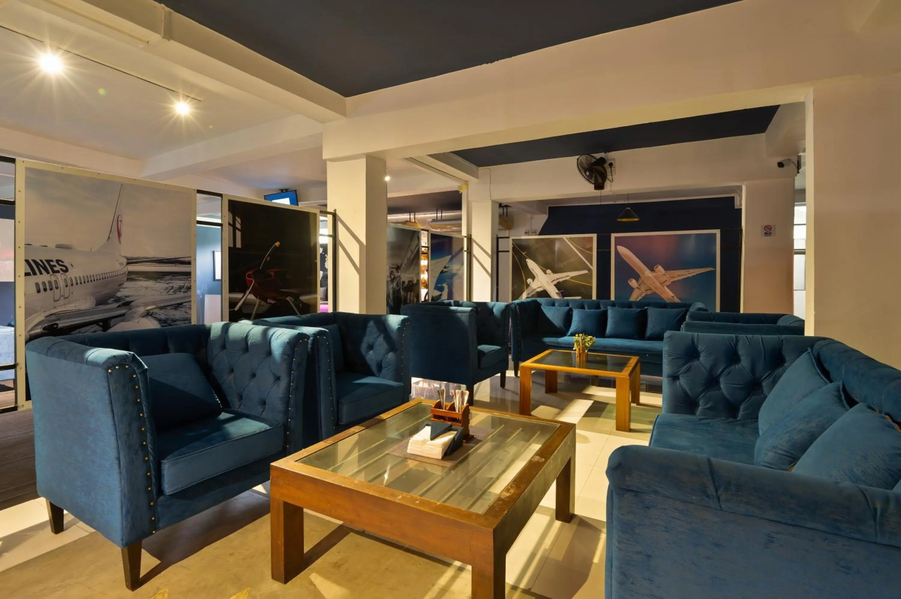 Lounge or bar in The Empyrean Airport Transit Hotel