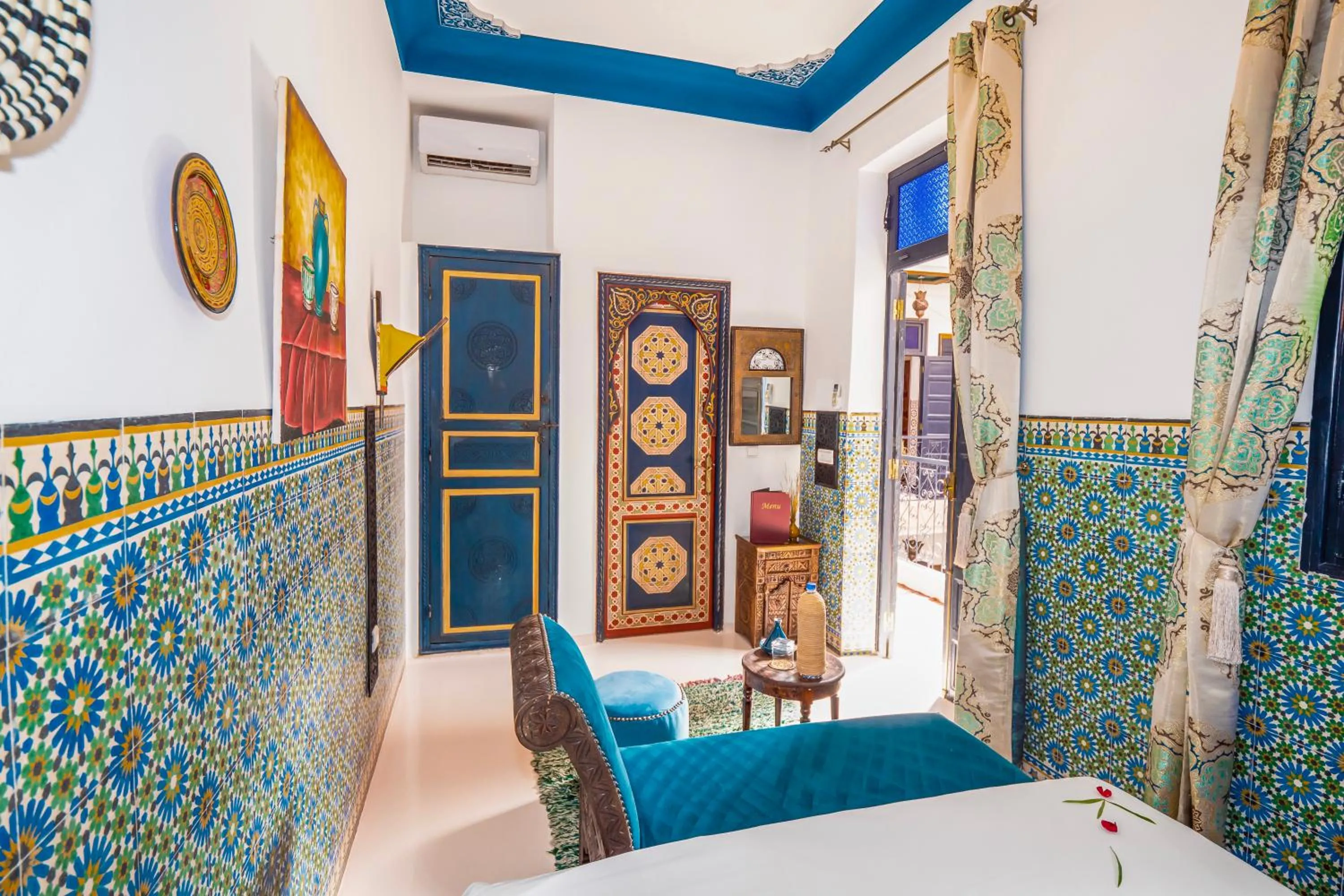 Photo of the whole room, Bed in Riad Nouceiba Marrakech