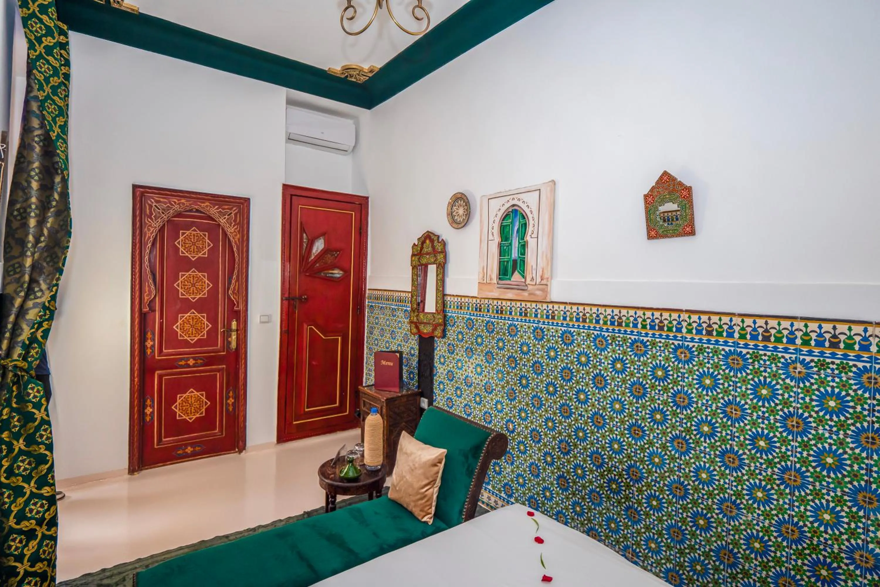 Photo of the whole room, Bed in Riad Nouceiba Marrakech