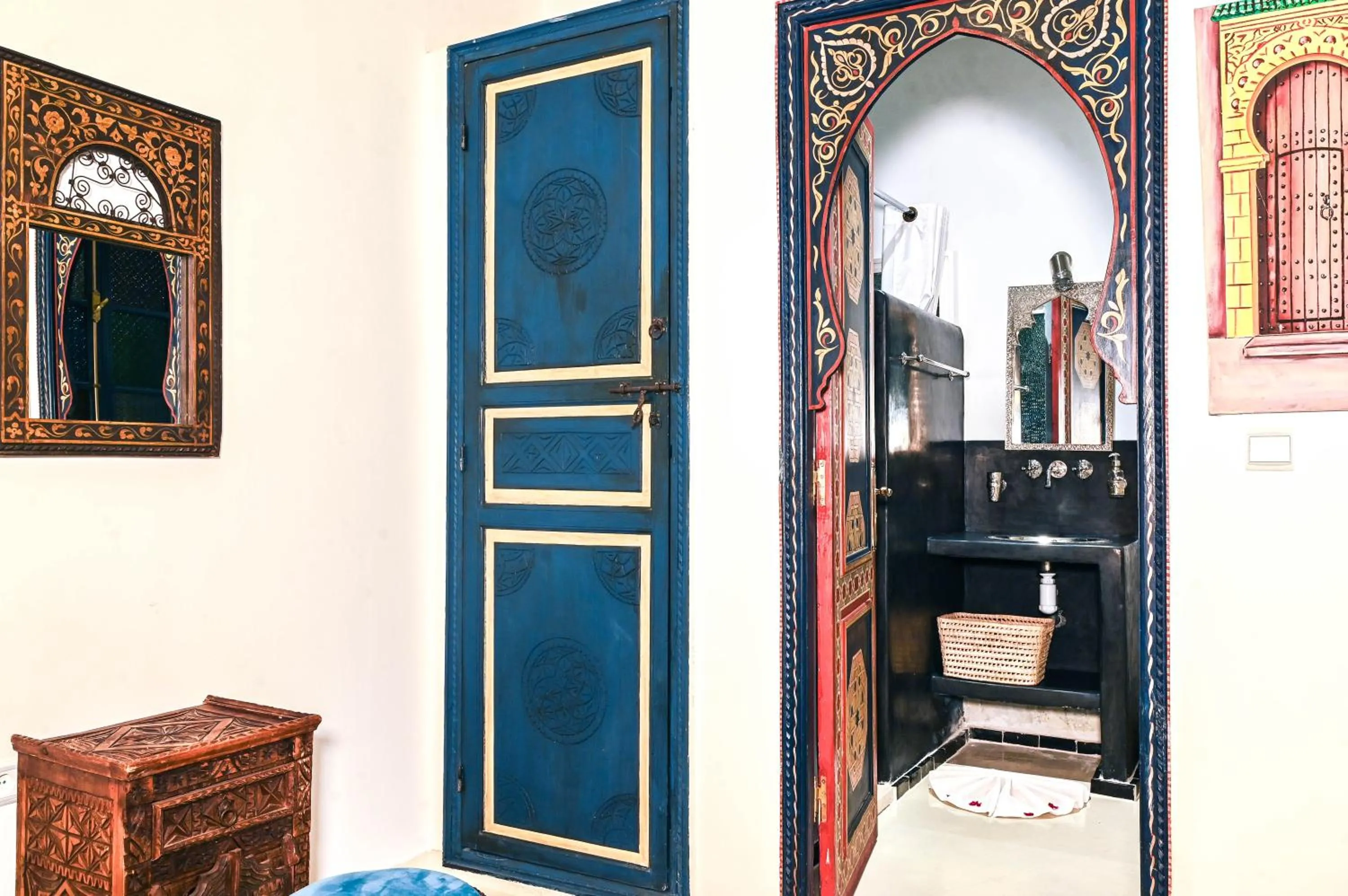 Shower in Riad Nouceiba Marrakech