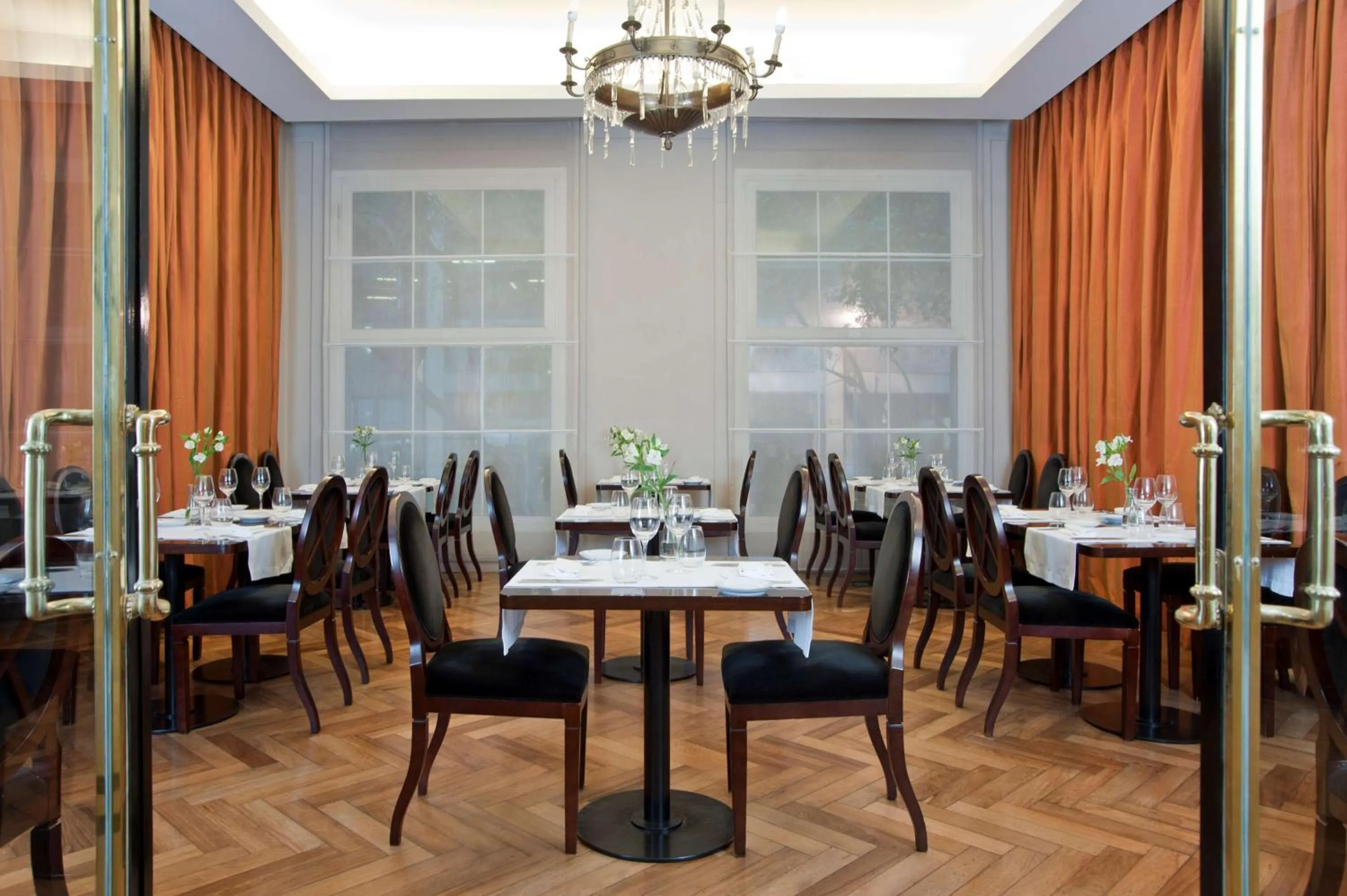 Restaurant/places to eat in NH Collection Buenos Aires Lancaster