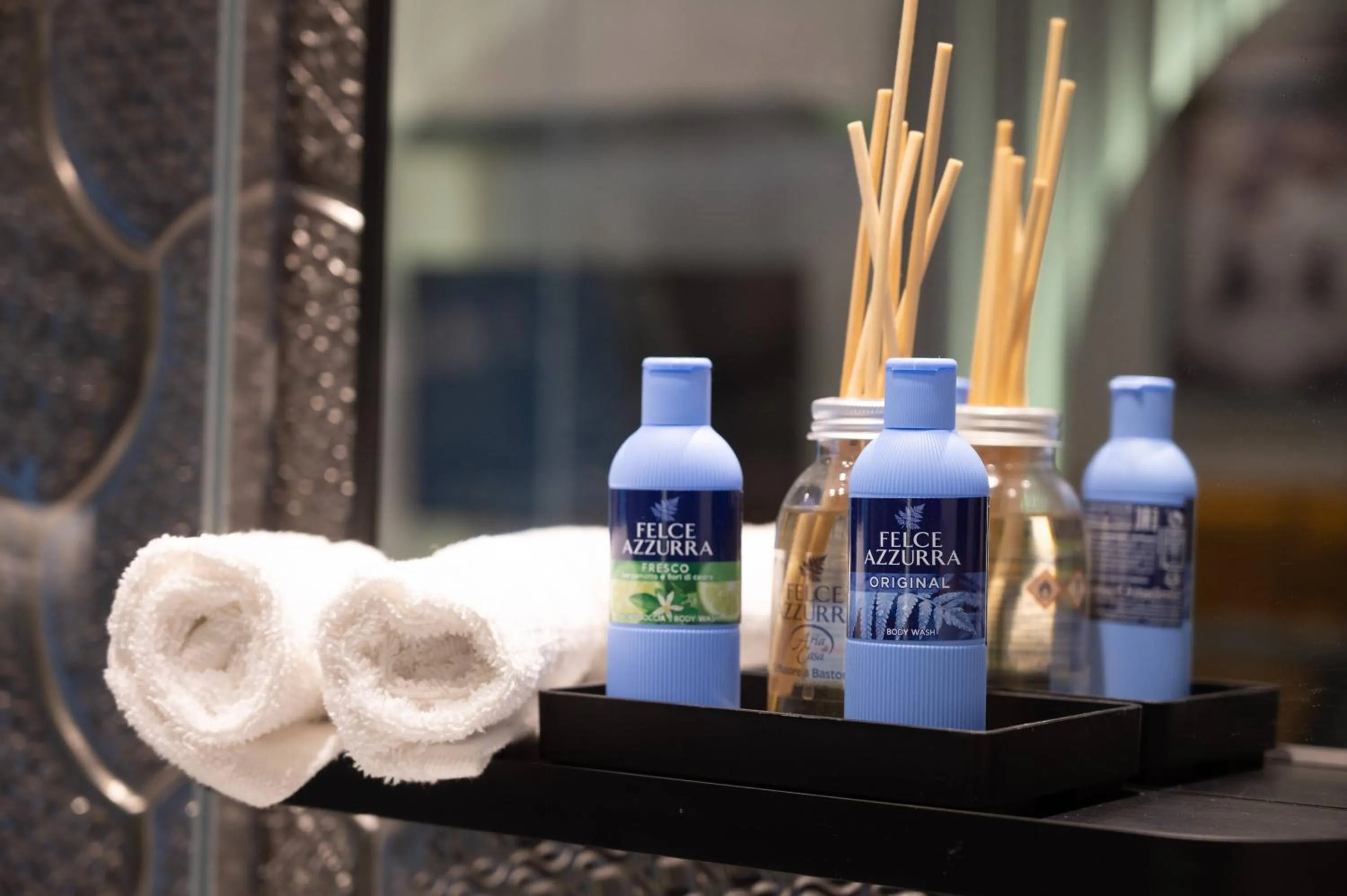 Shower in NATALI Luxury suites PARKING