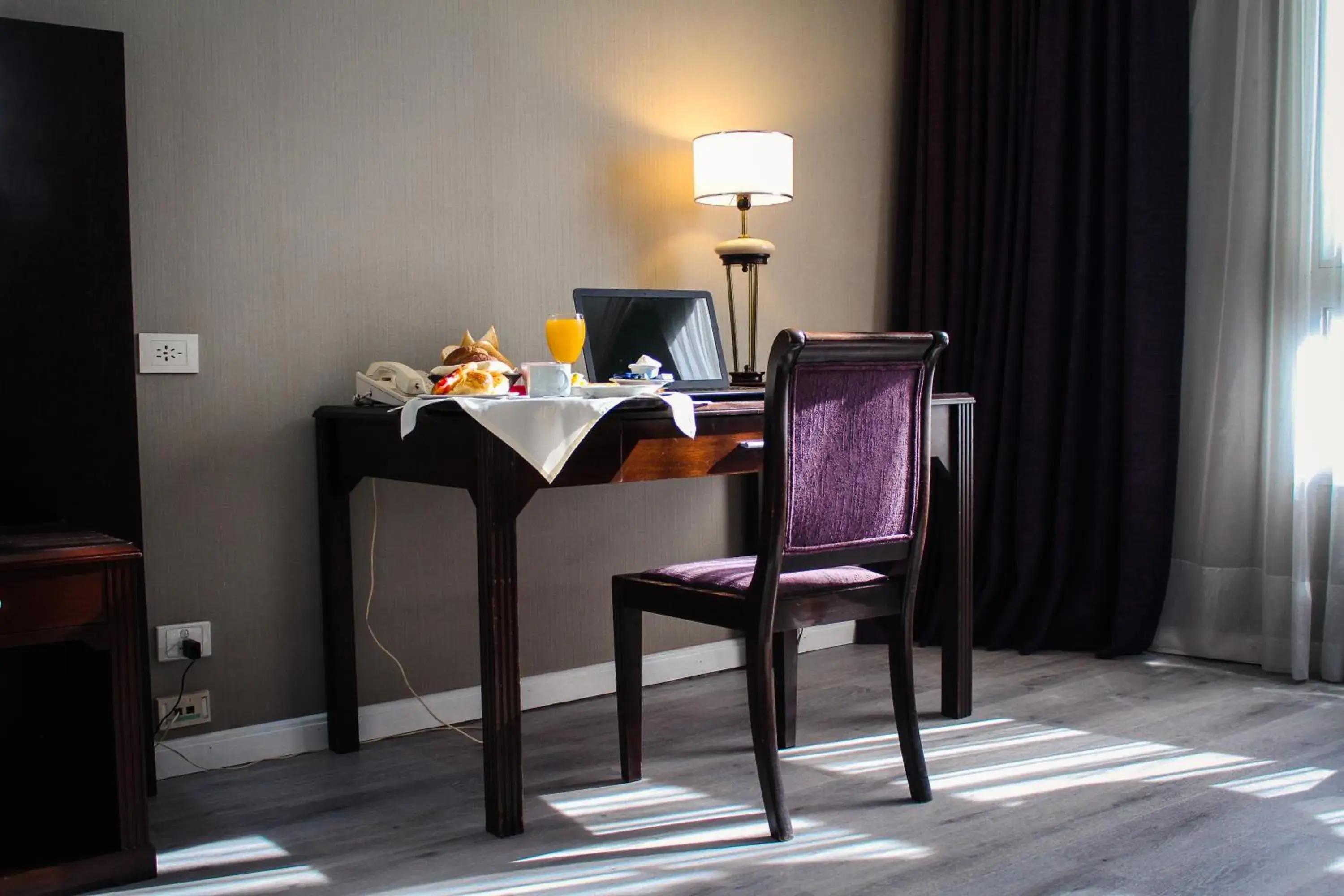 Superior Triple Room in Howard Johnson Plaza by Wyndham Buenos Aires Florida Street Superior Triple Room in Howard Johnson Plaza by Wyndham Buenos Aires Florida Street