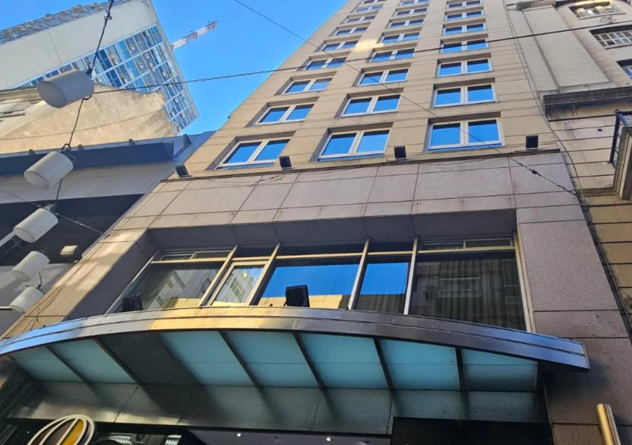 Property building in Howard Johnson Plaza by Wyndham Buenos Aires Florida Street