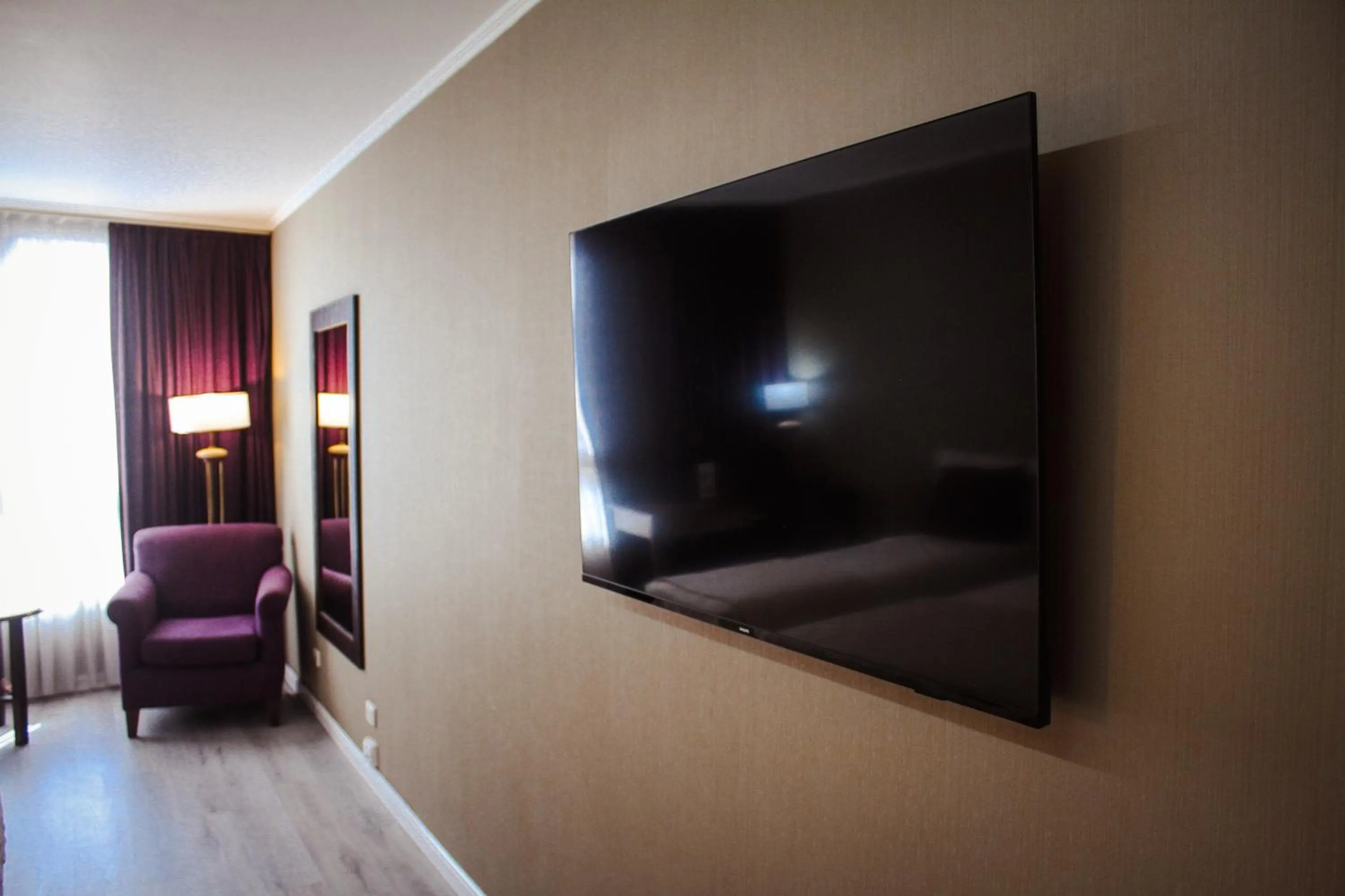 TV and multimedia in Howard Johnson Plaza by Wyndham Buenos Aires Florida Street