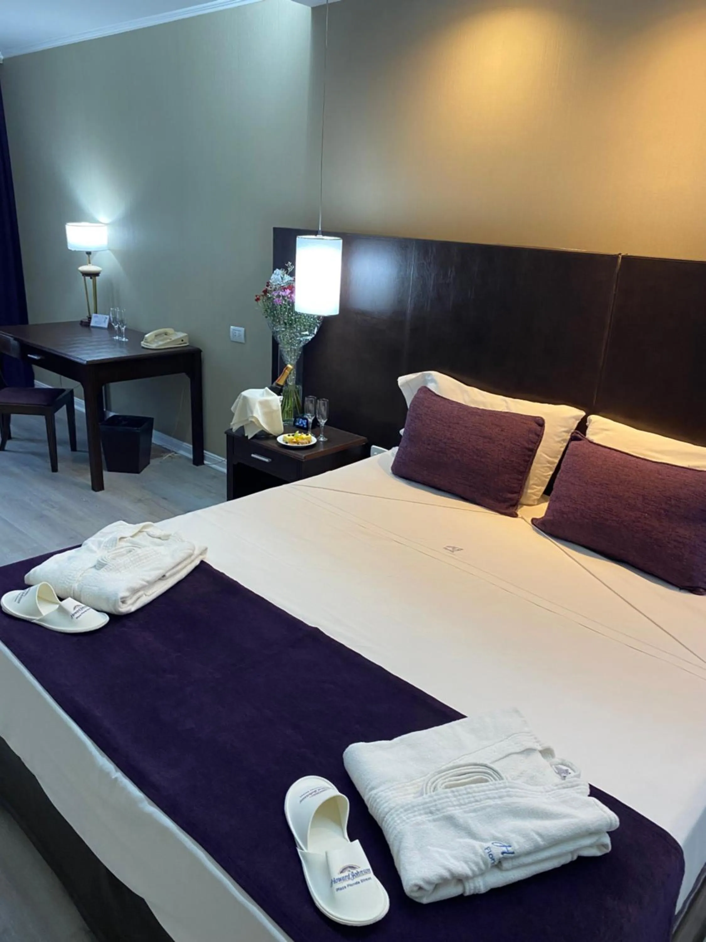 Bedroom, Bed in Howard Johnson Plaza by Wyndham Buenos Aires Florida Street