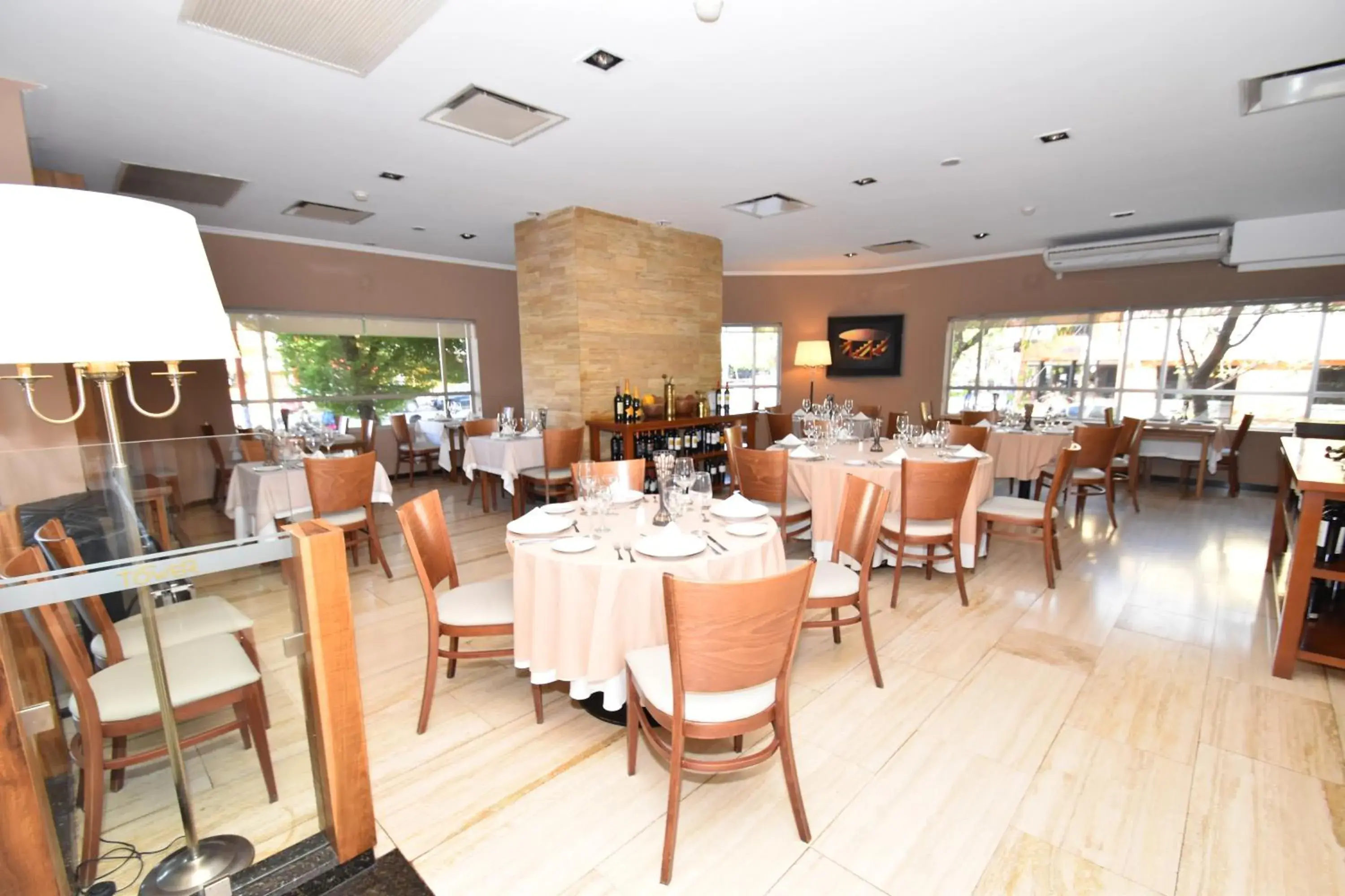 Restaurant/places to eat in Hotel Tower Inn & Suites Restaurant/places to eat in Hotel Tower Inn & Suites