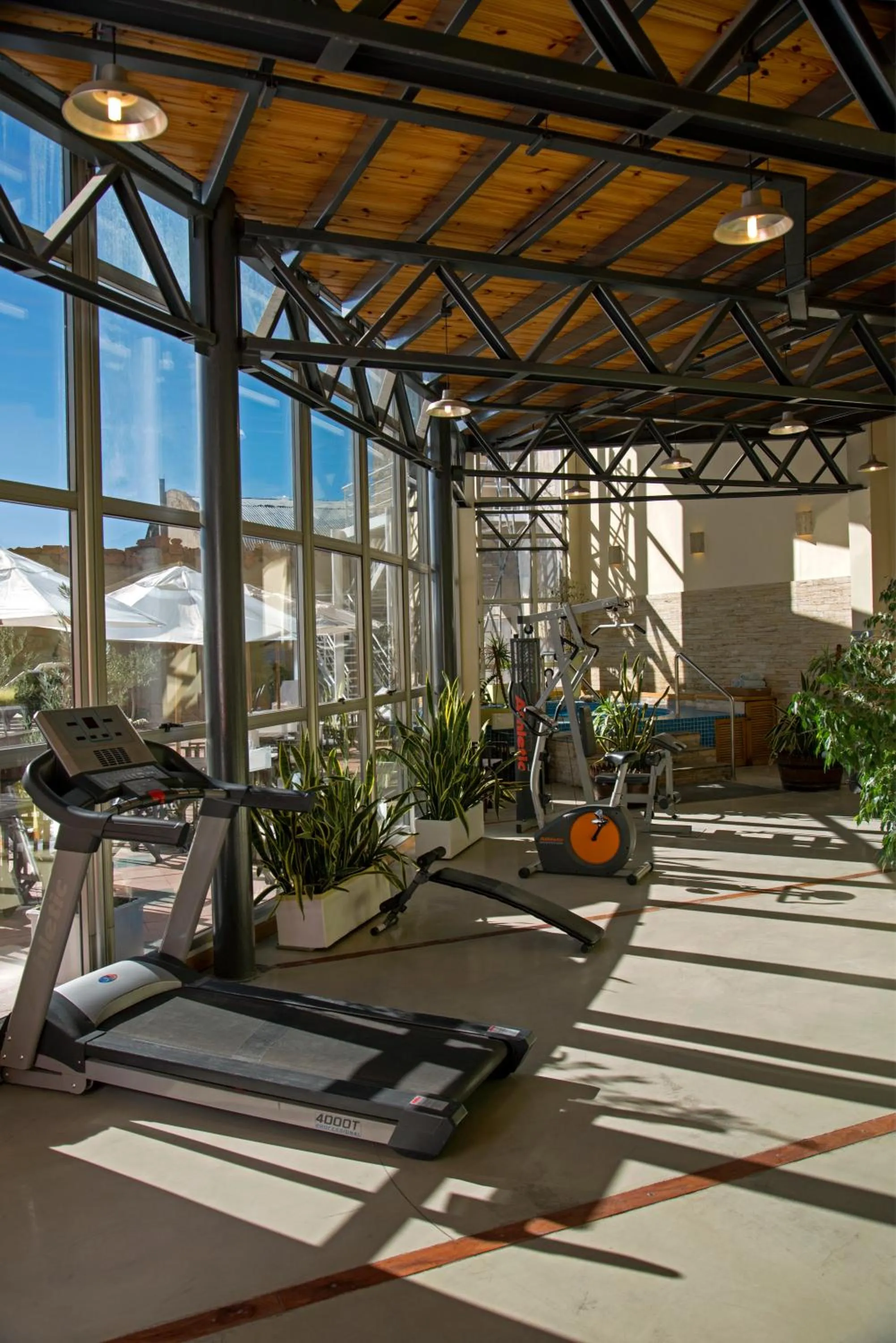 Hotel Tower Inn & Suites