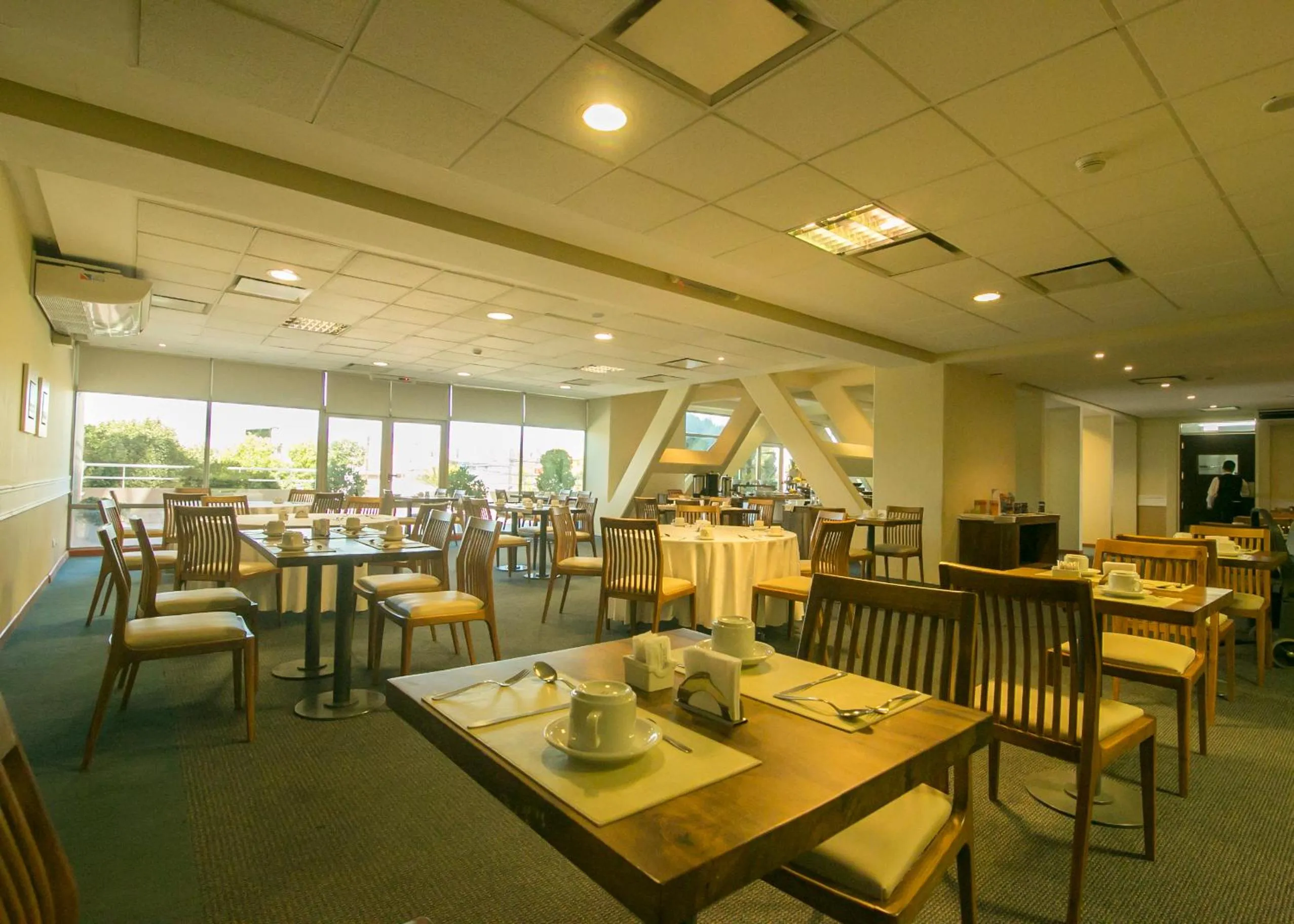 Restaurant/places to eat in Hotel Tower Inn & Suites