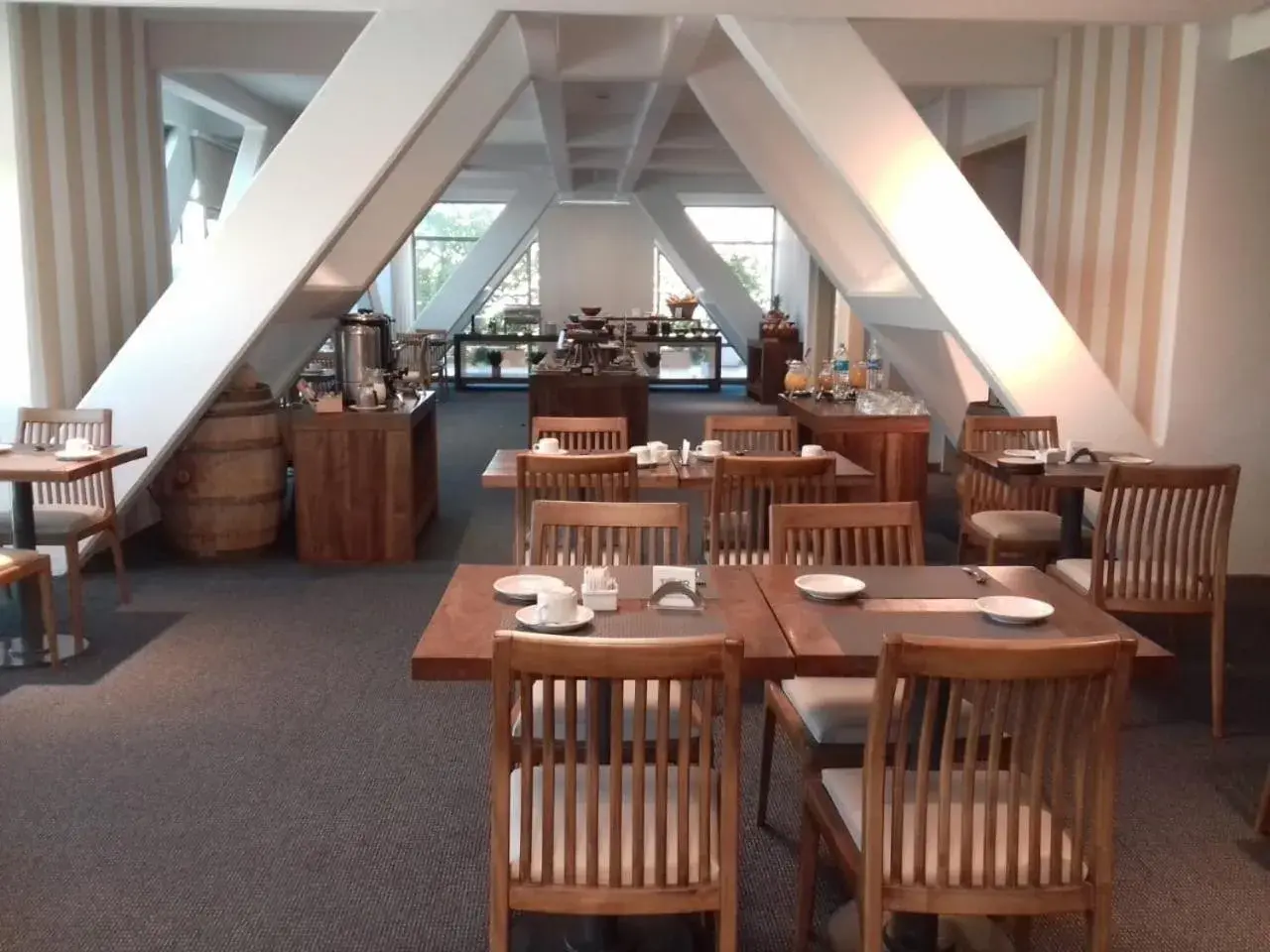 Restaurant/places to eat in Hotel Tower Inn & Suites Restaurant/places to eat in Hotel Tower Inn & Suites