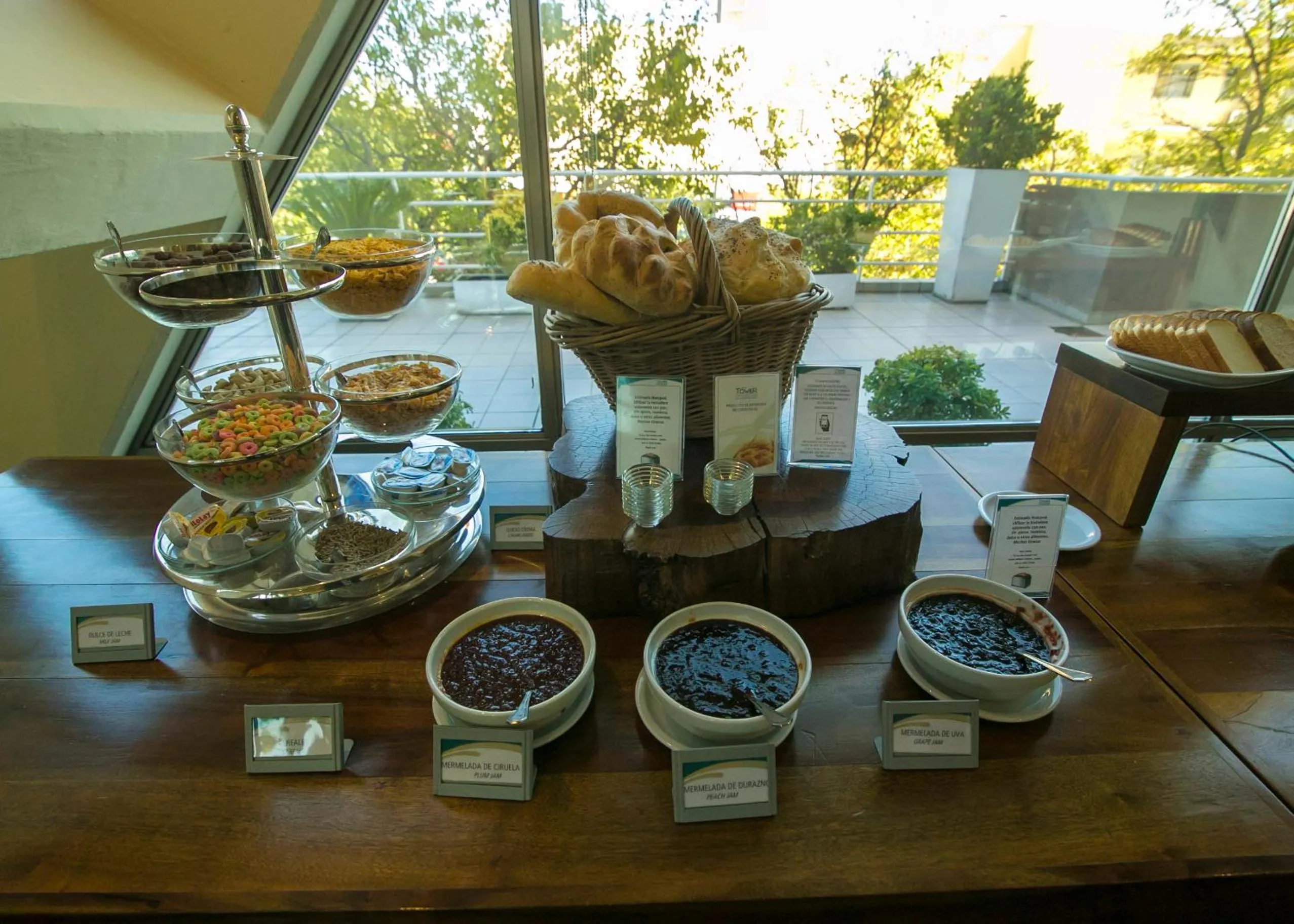 Buffet breakfast in Hotel Tower Inn & Suites