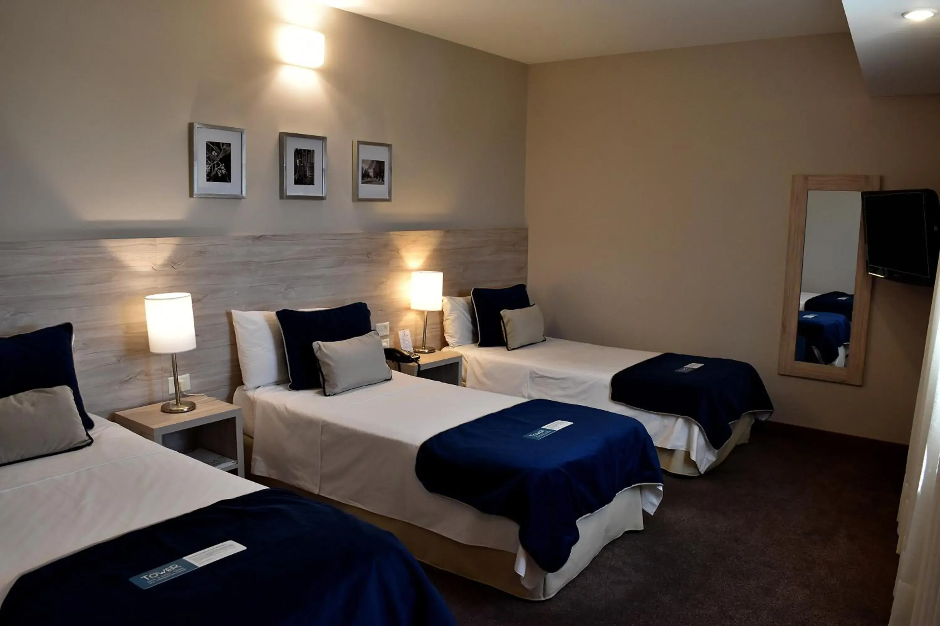 Bed in Hotel Tower Inn & Suites Bed in Hotel Tower Inn & Suites