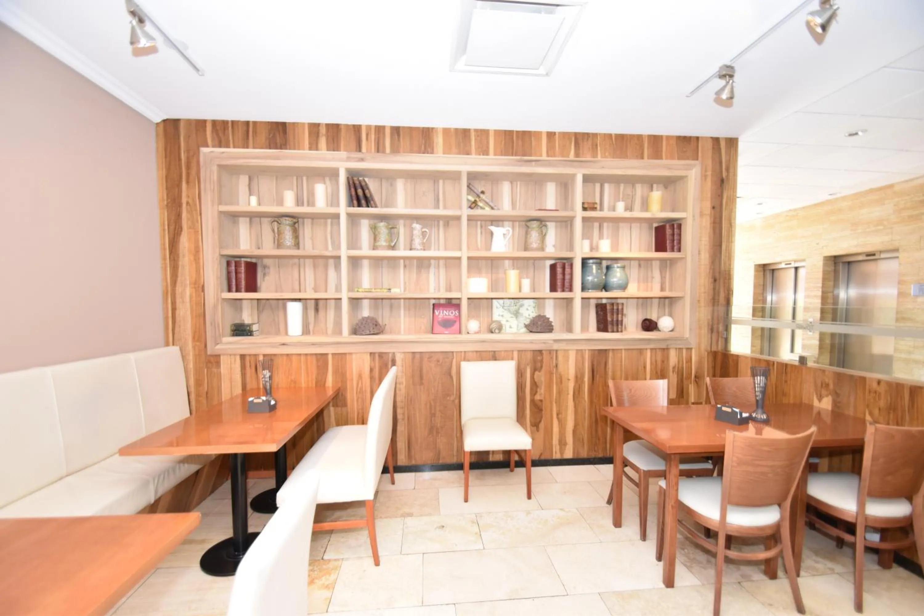 Decorative detail in Hotel Tower Inn & Suites