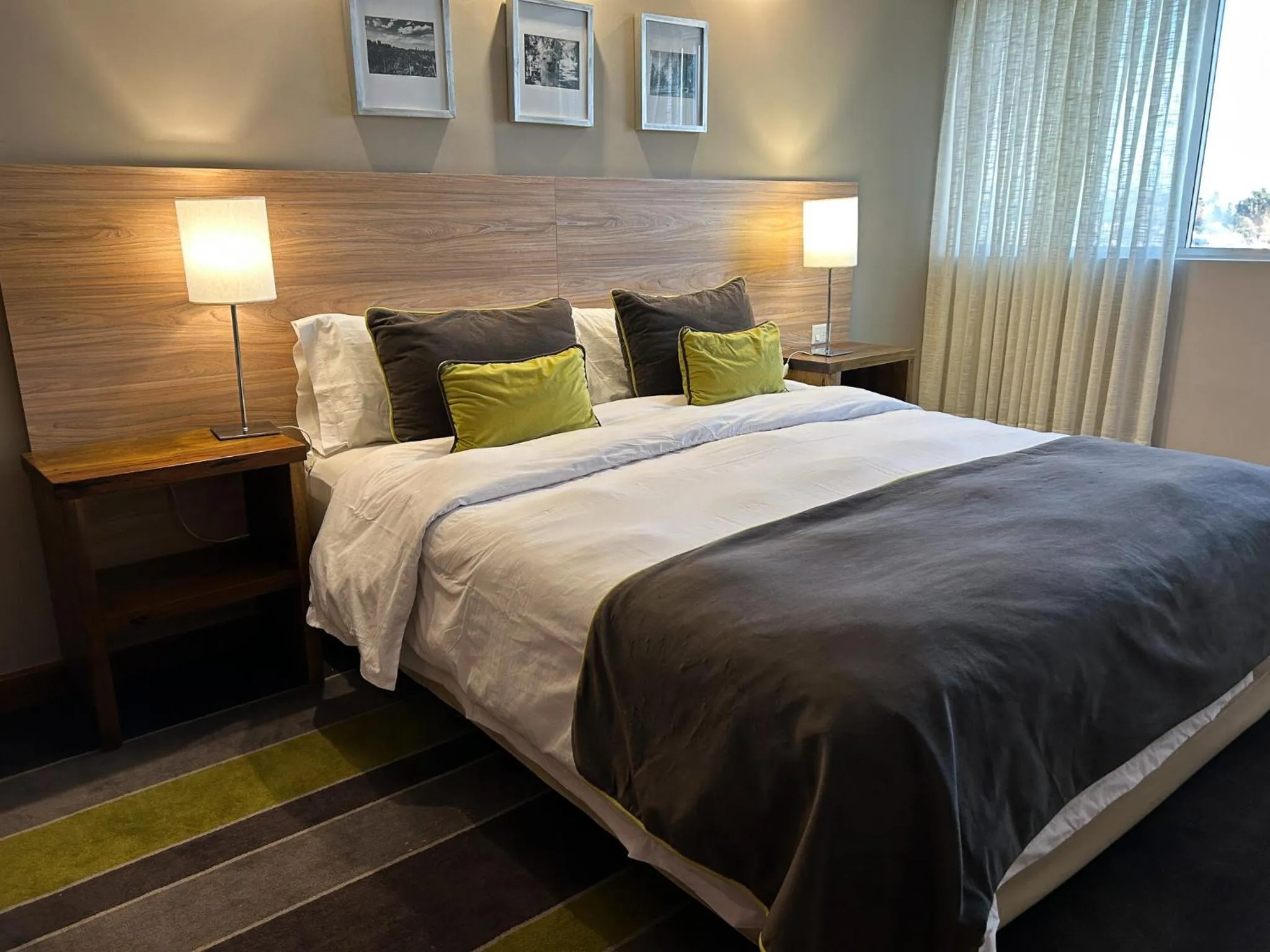 Bed in Hotel Tower Inn & Suites