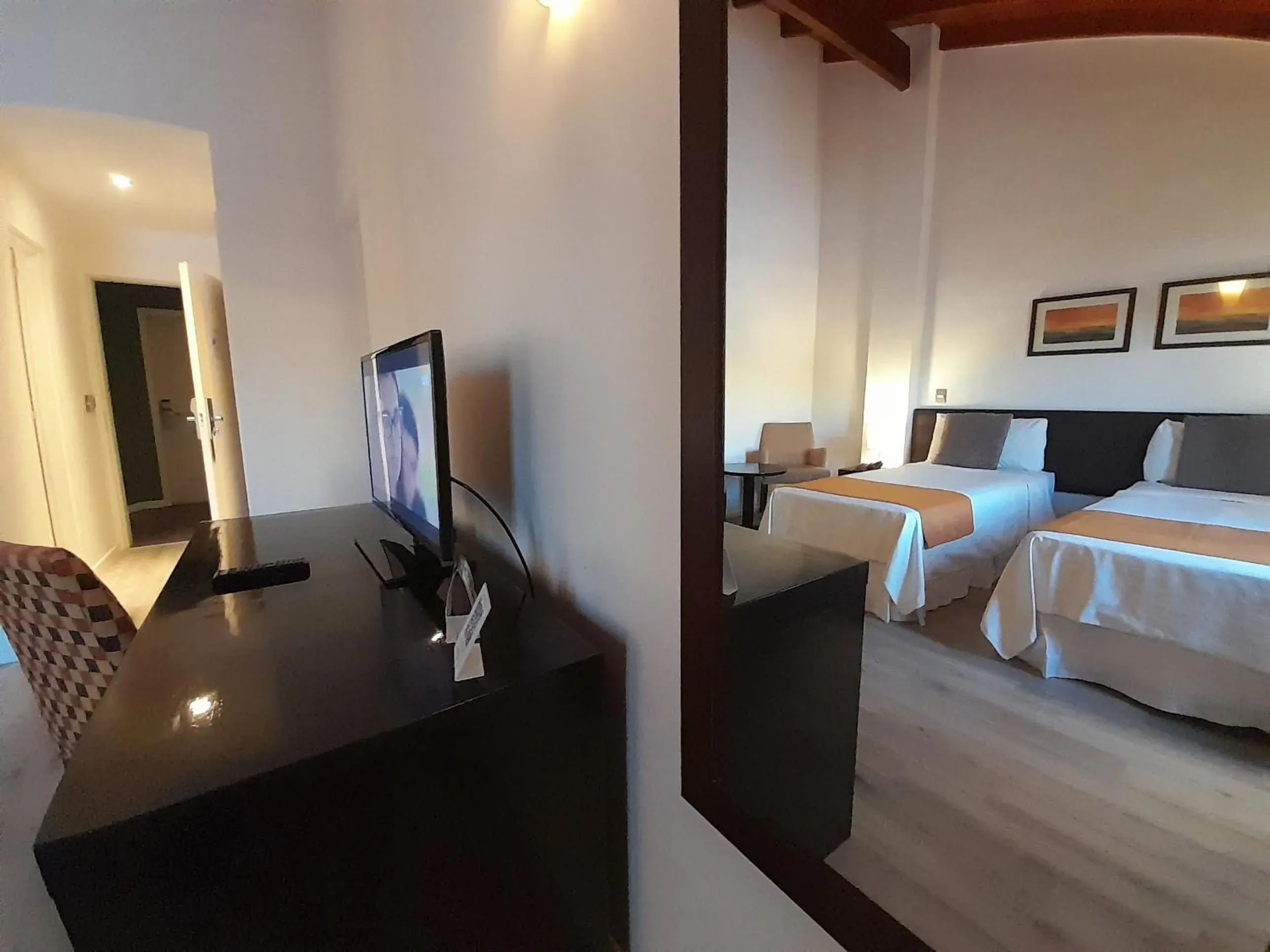 Photo of the whole room, Bed in Rochester Calafate Photo of the whole room, Bed in Rochester Calafate