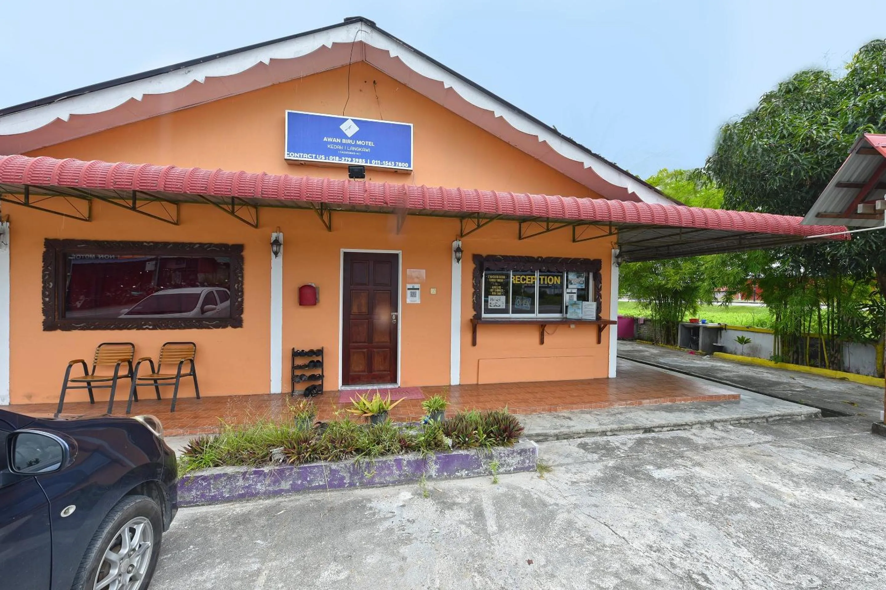 Facade/entrance in Hotel O Awan Biru Motel