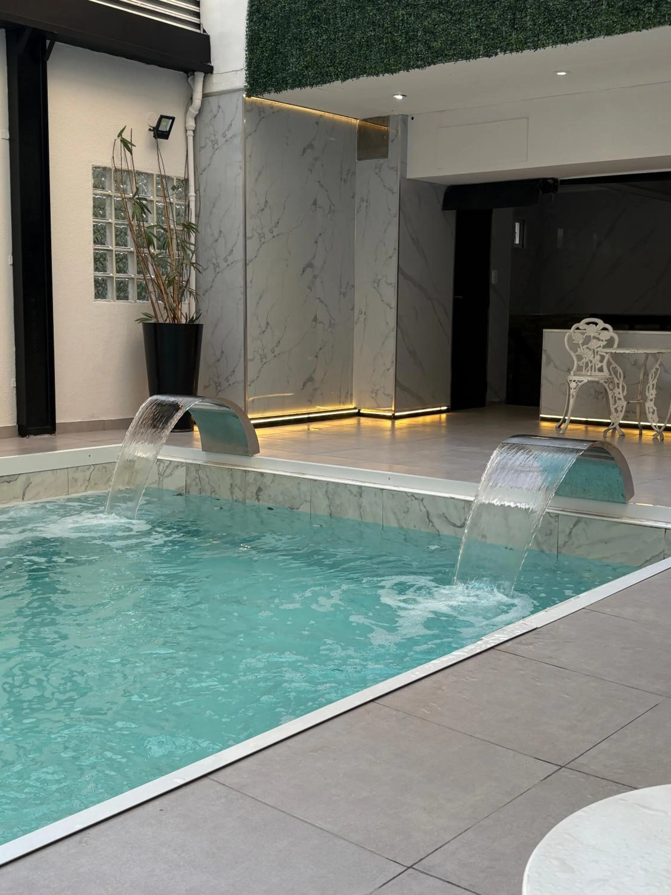 Swimming pool in Ker Recoleta Hotel