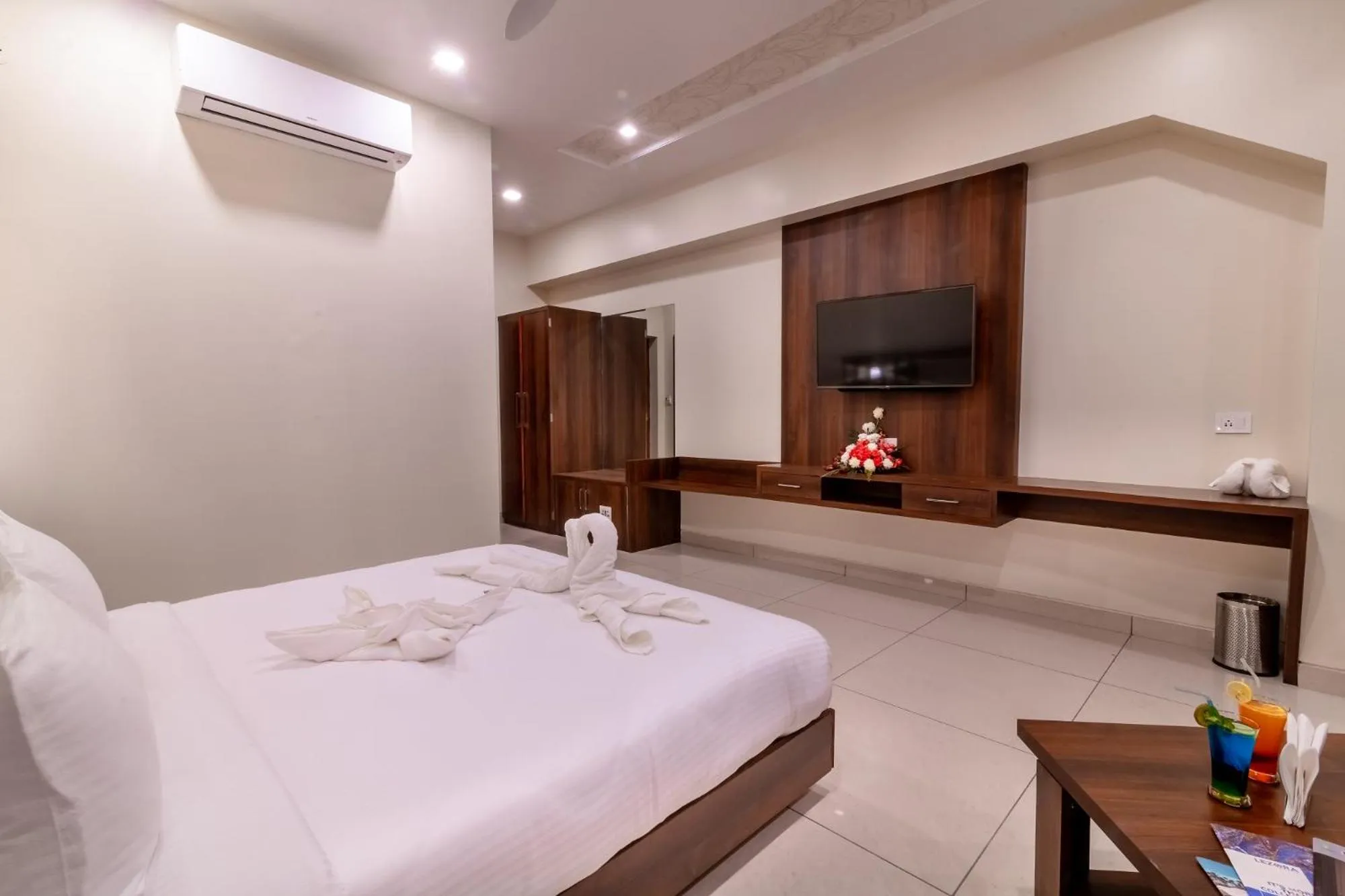 Communal lounge/ TV room in Savitri Resort