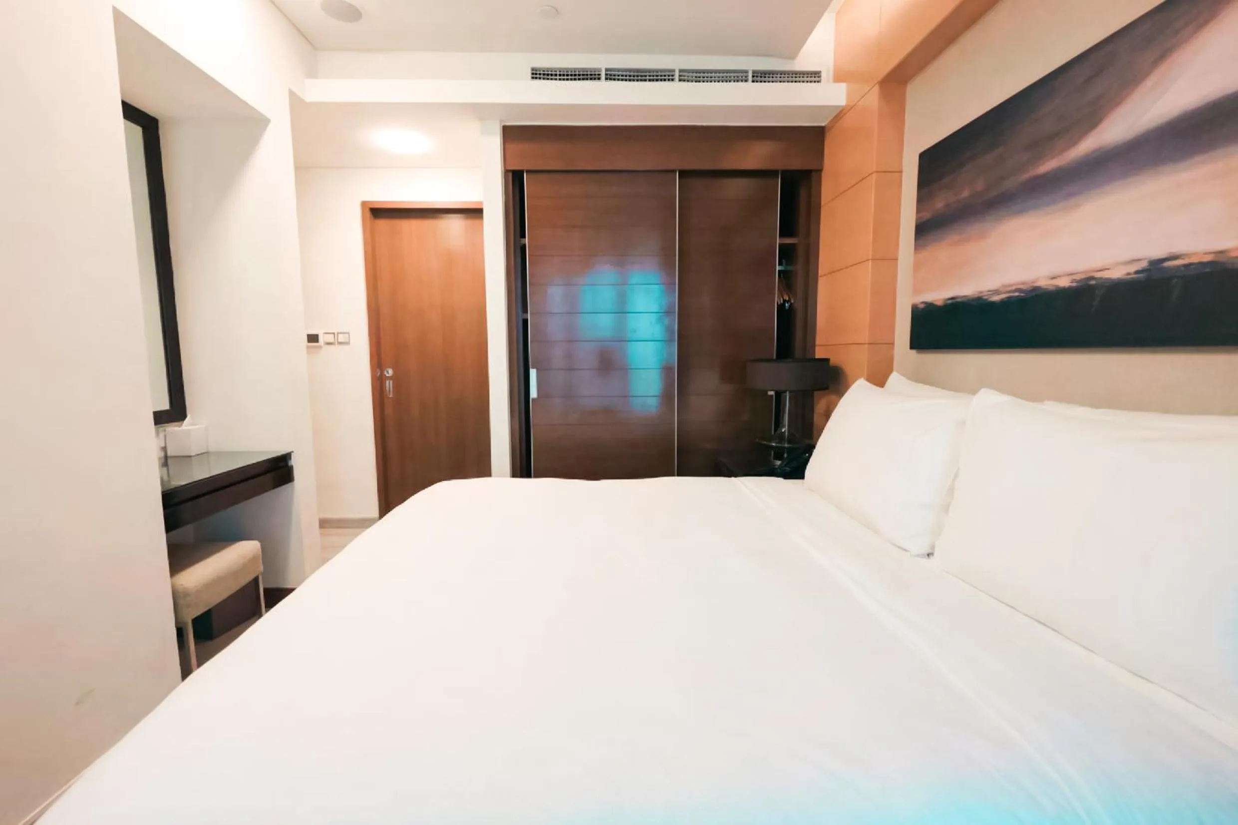 Bed in Emaar Fashion Avenue one bedroom - Formerly Address Dubai Mall Four Apple Holiday Homes