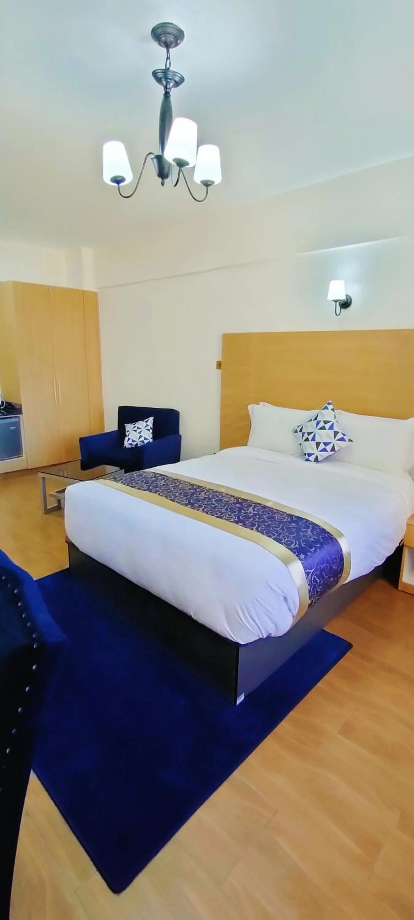 Bed in Hays Suites Hotel