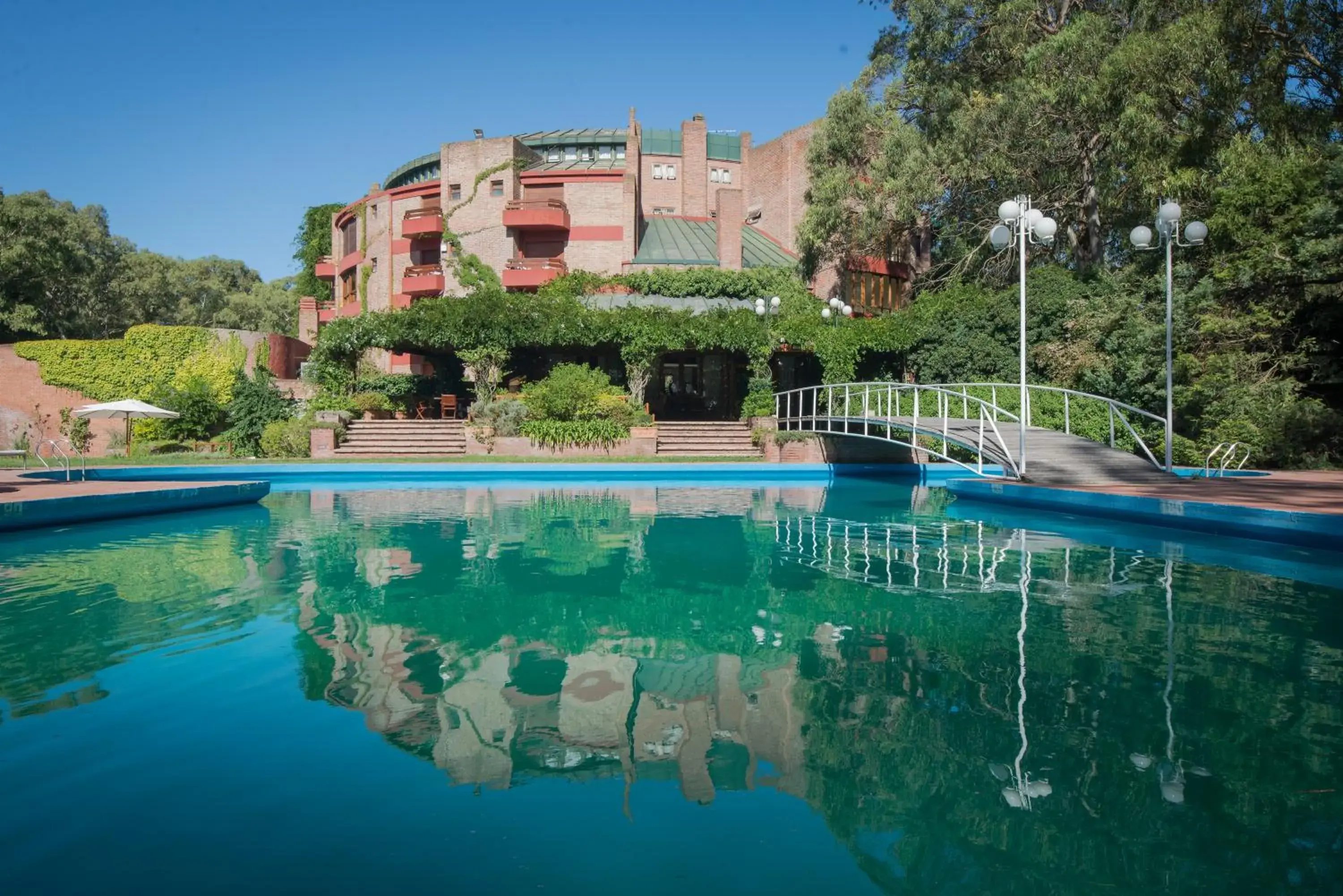 Swimming pool in Hotel del Bosque Swimming pool in Hotel del Bosque