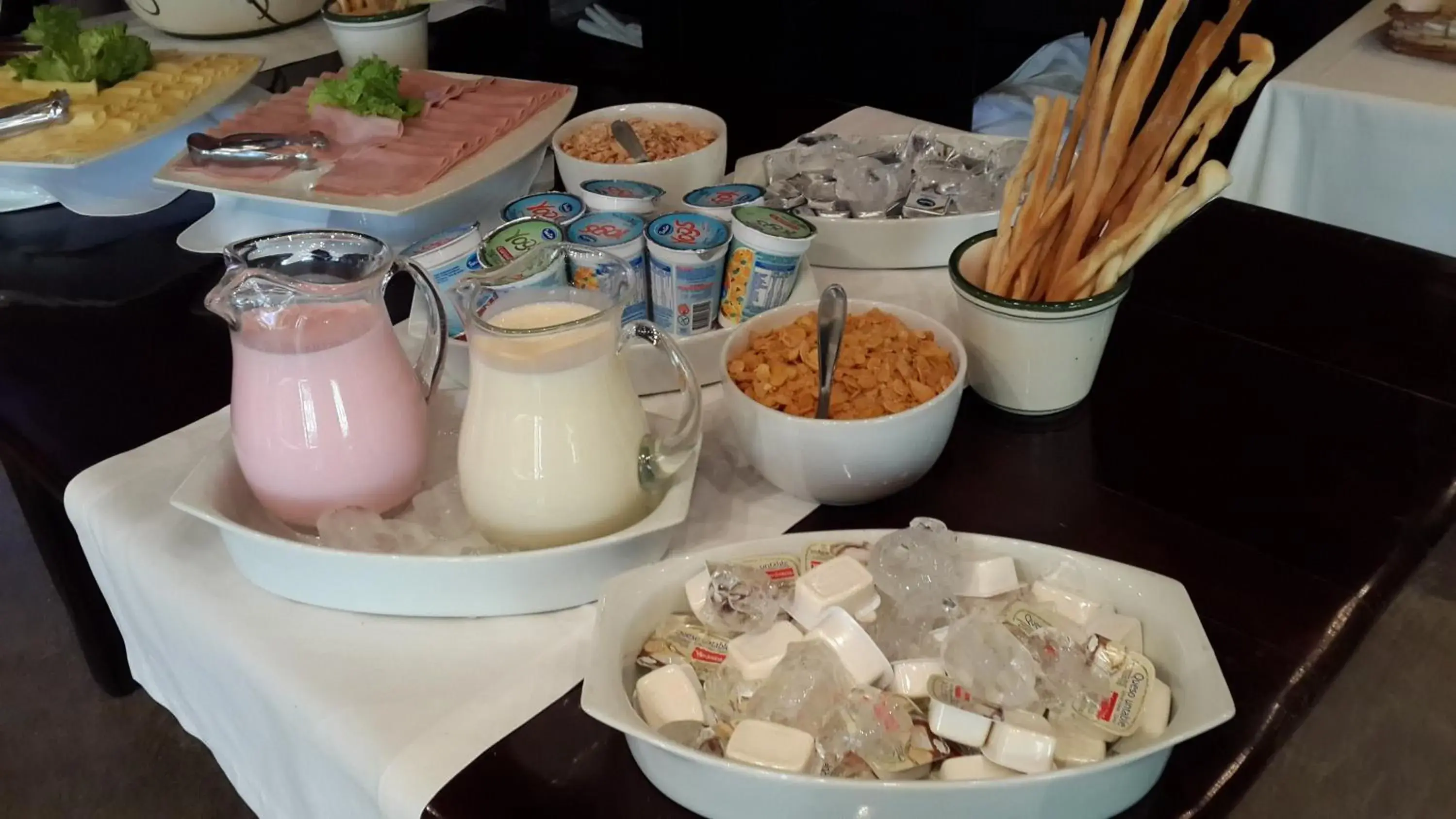 Buffet breakfast in Hotel del Bosque Buffet breakfast in Hotel del Bosque