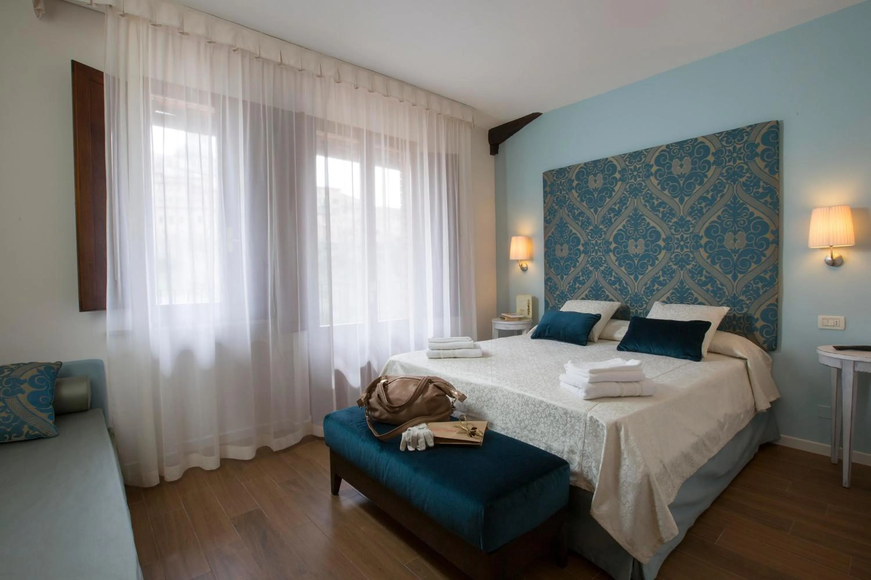 Photo of the whole room, Bed in Hotel Alma Domus