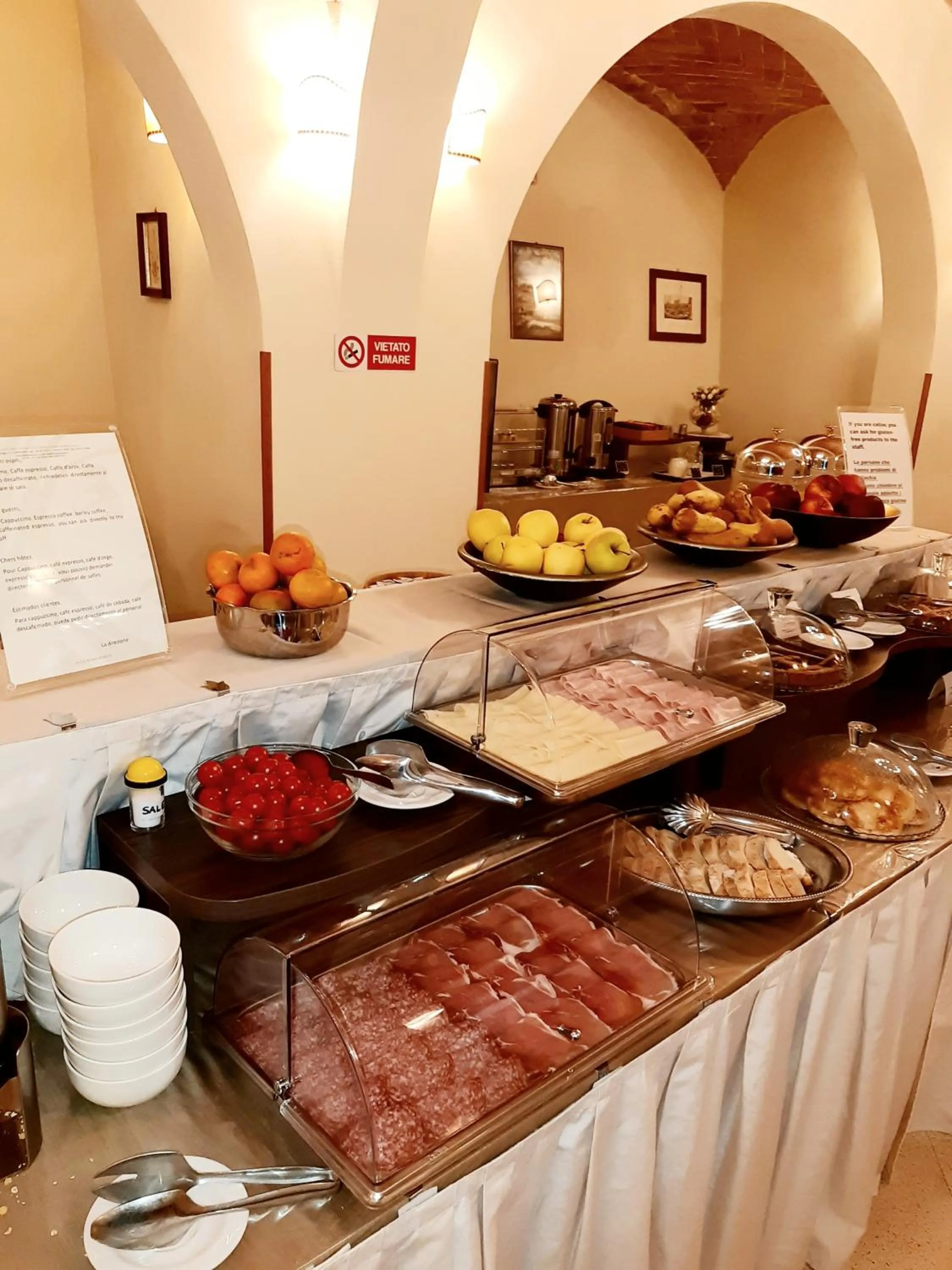 Breakfast in Hotel Alma Domus