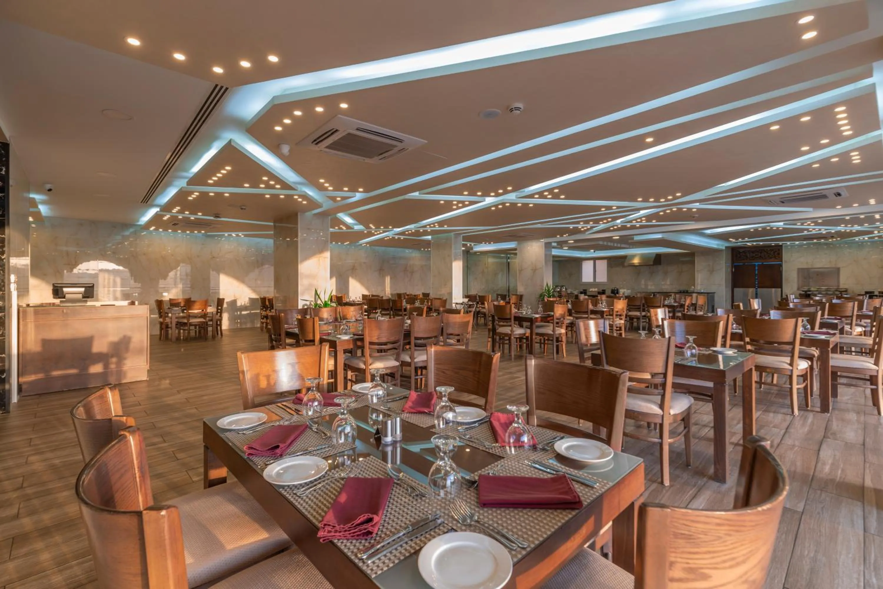 Restaurant/places to eat in Petra Elite Hotel