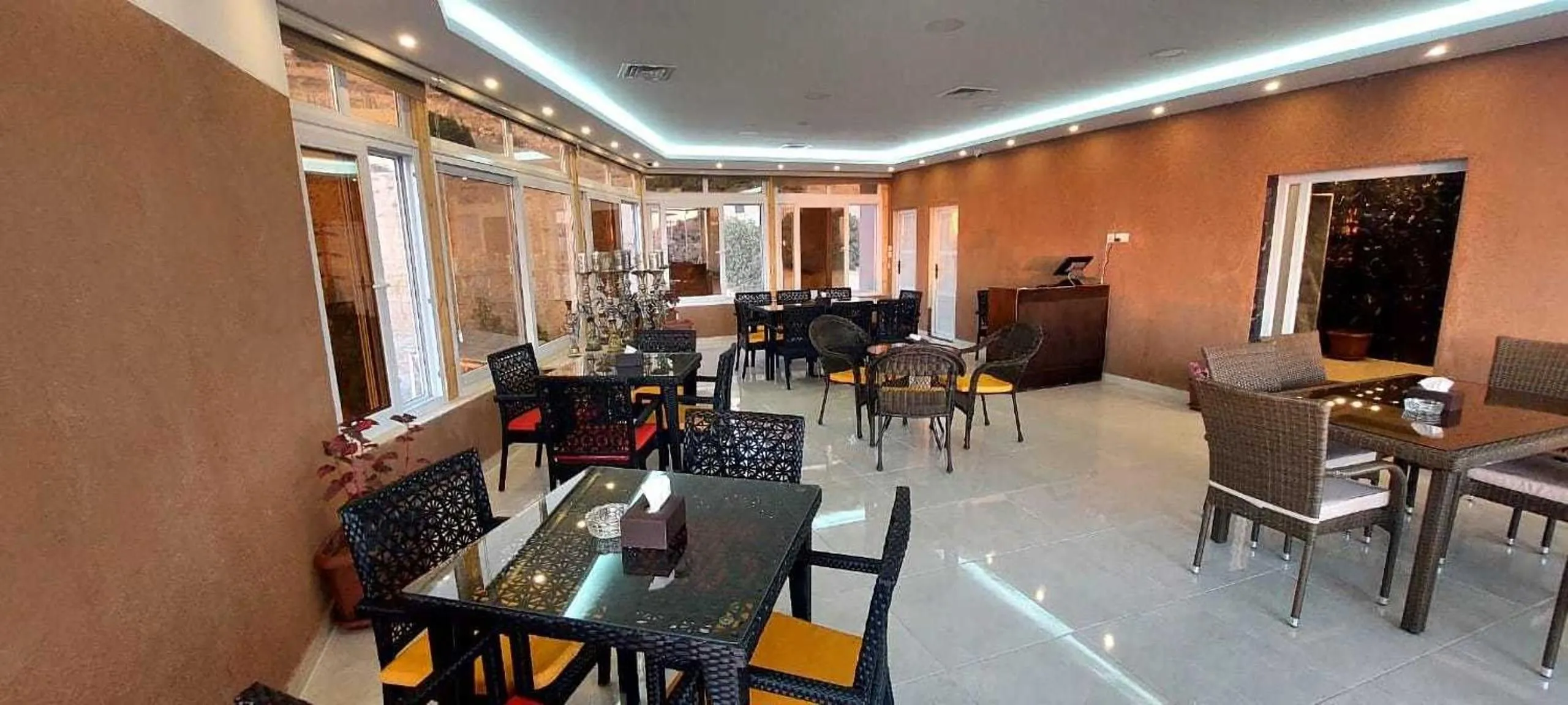 Restaurant/places to eat in Petra Elite Hotel