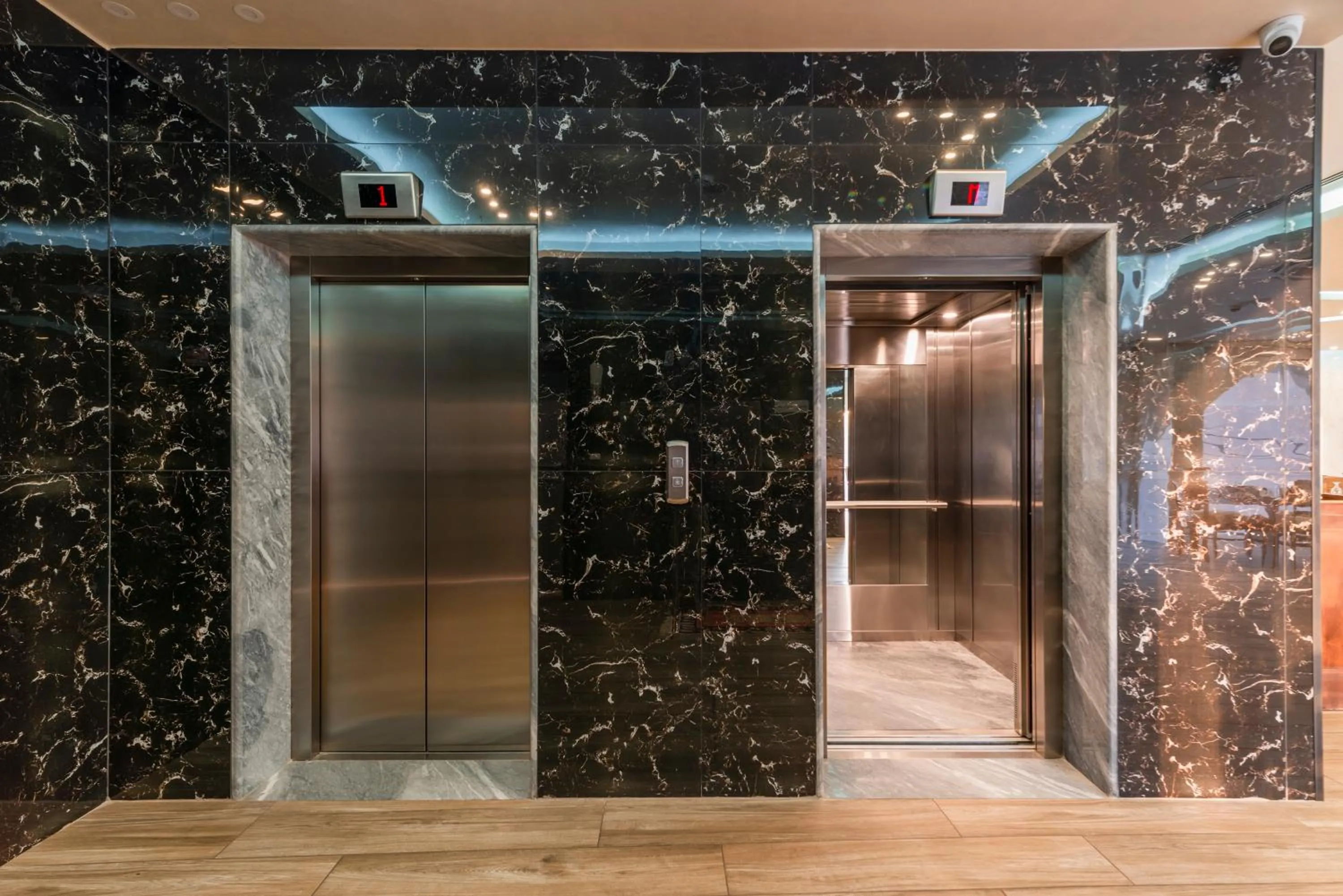 elevator in Petra Elite Hotel