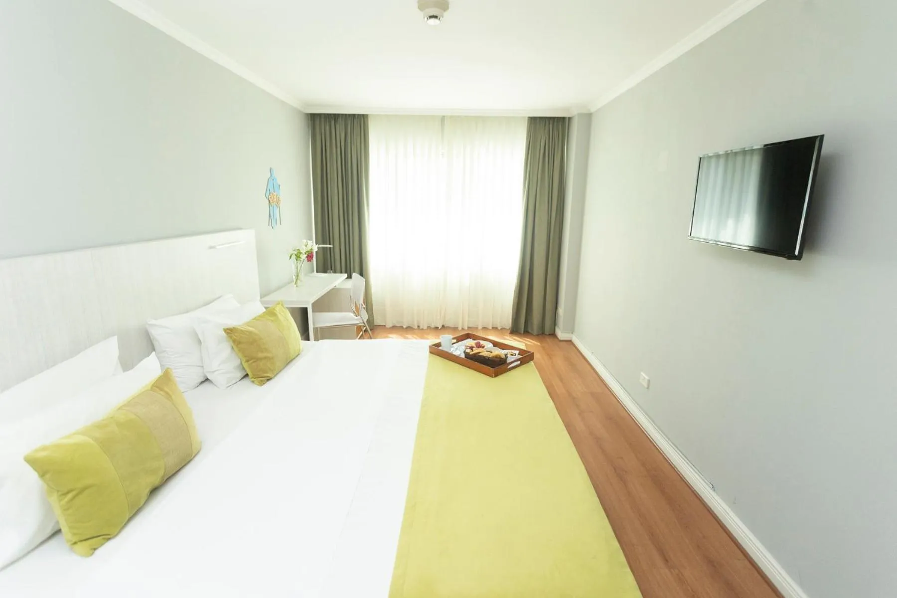 Photo of the whole room, Bed in Pestana Buenos Aires