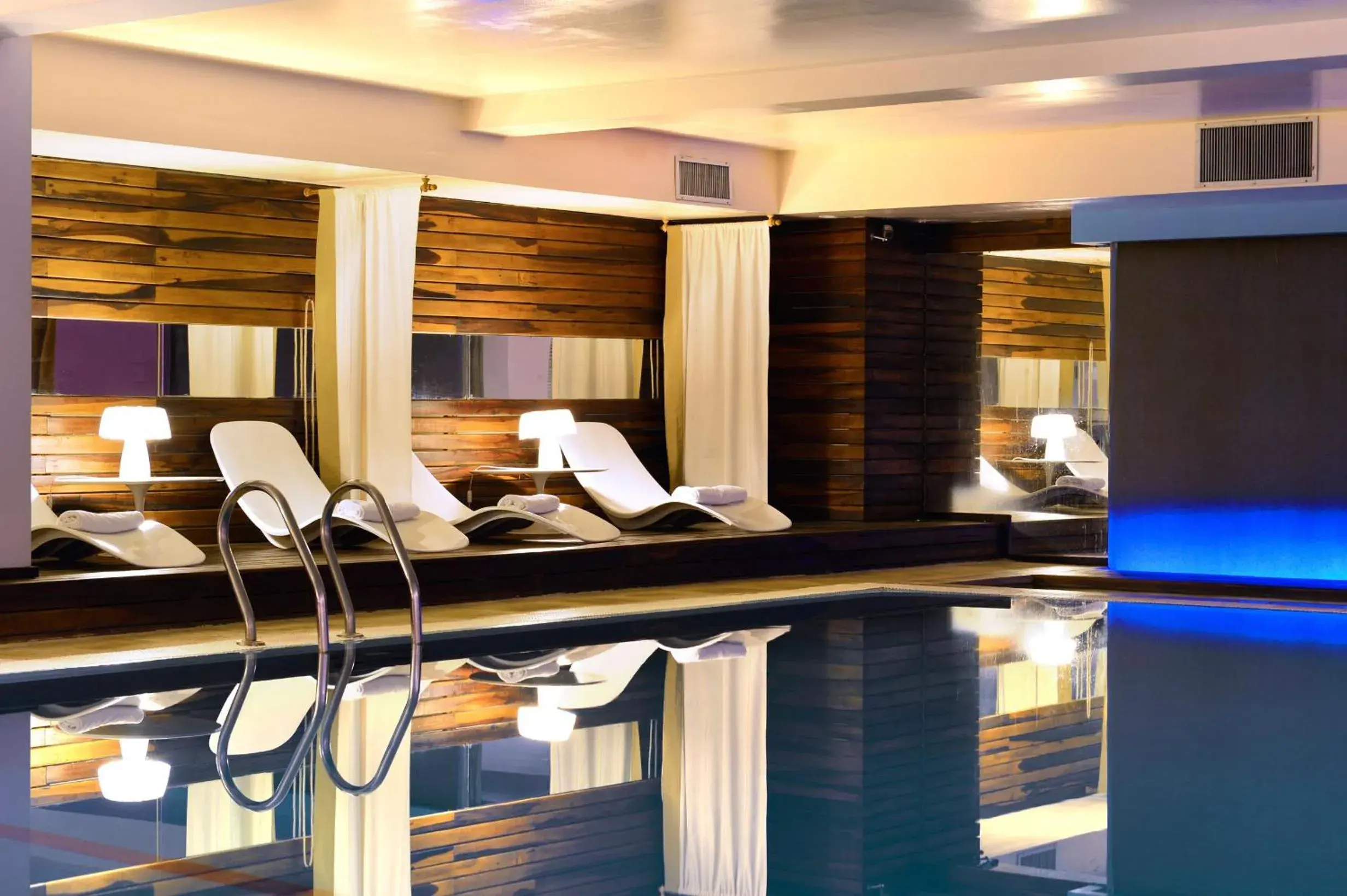 Swimming pool in Pestana Buenos Aires Swimming pool in Pestana Buenos Aires