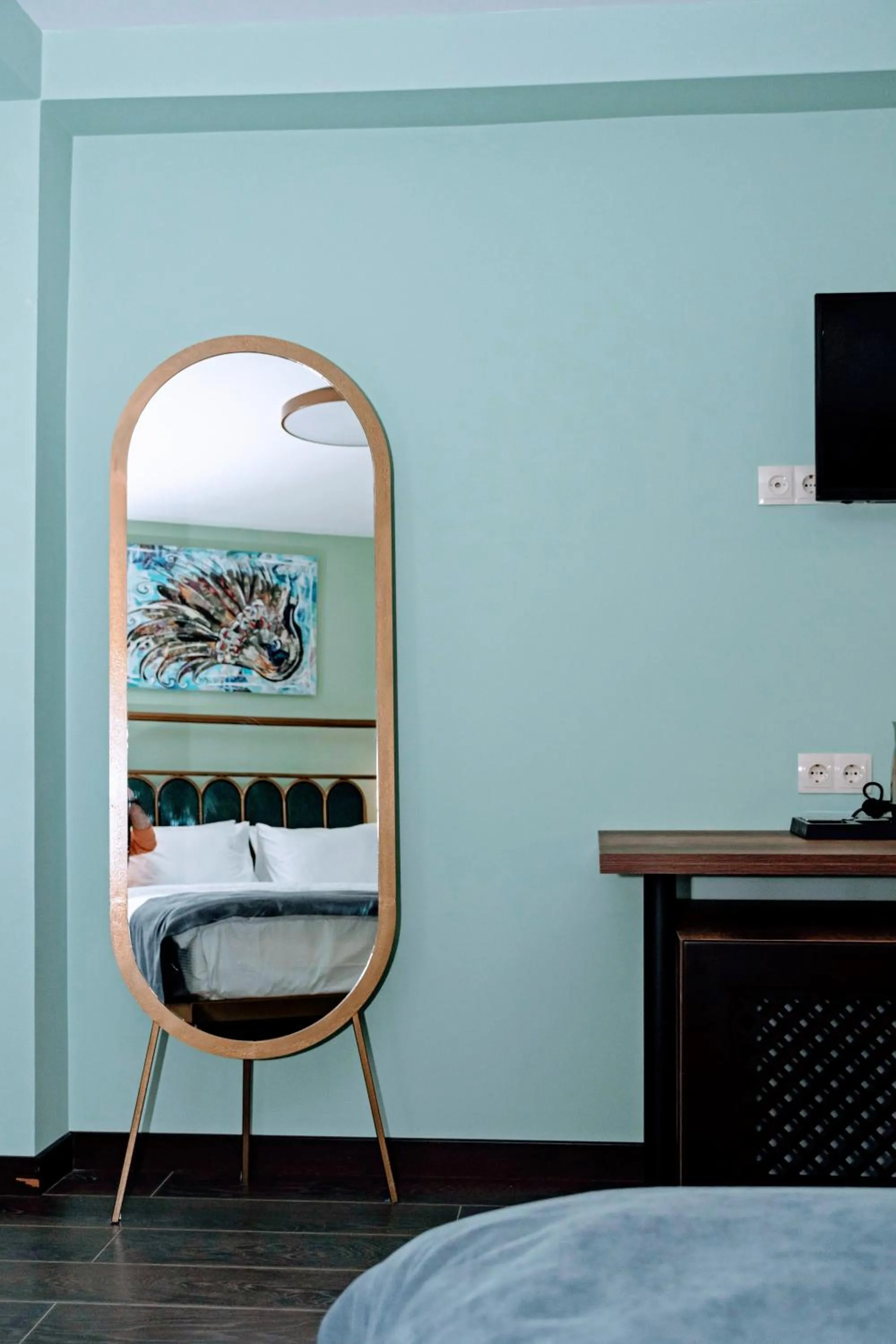 TV and multimedia, Bed in Paliani Hotel